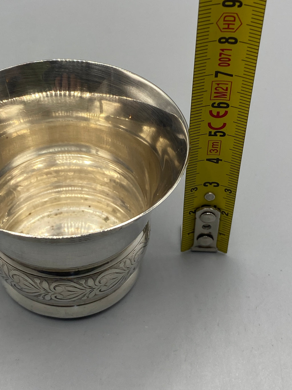 Tasse métal argenté Art Nouveau – mesure hauteur 5,5 cm