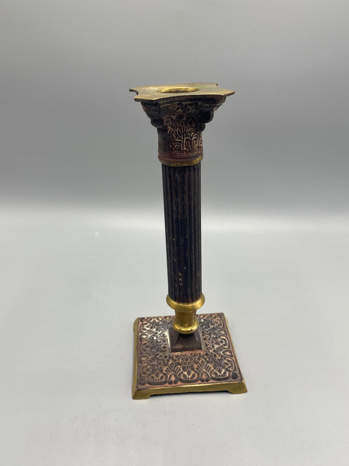 Bougeoir colonne Napoléon III – vue trois quarts face chapiteau et bobèche