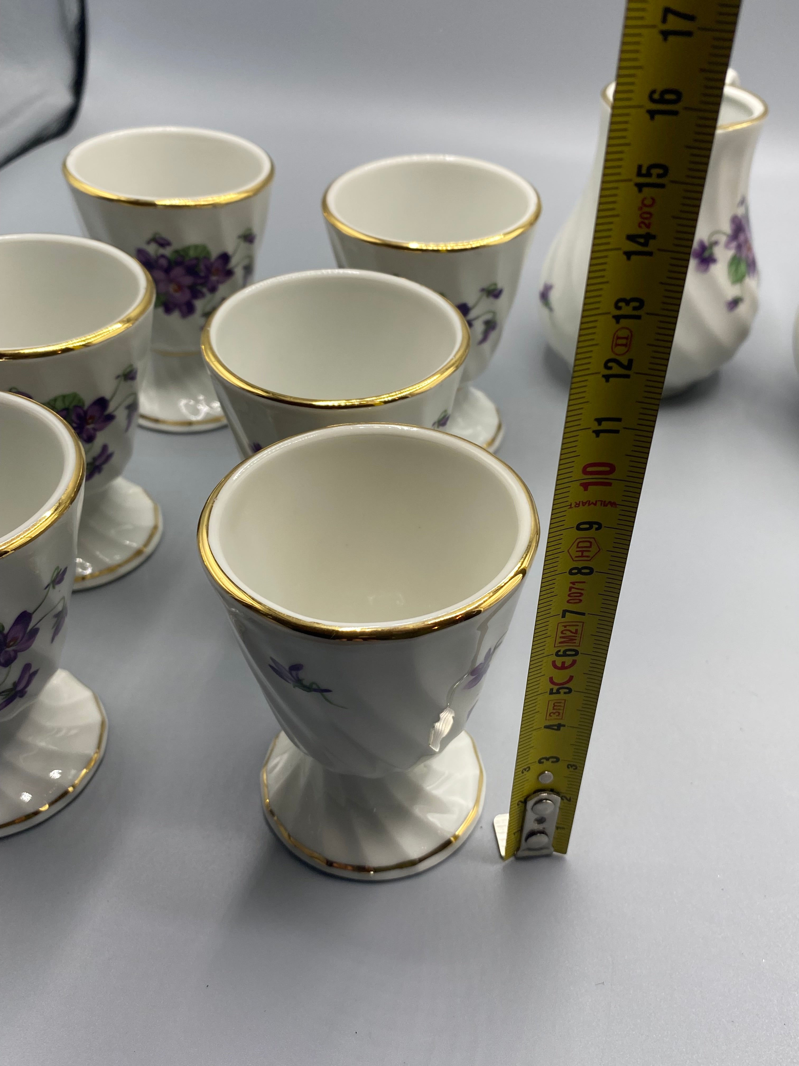 Ensemble café porcelaine violettes – vue mazagrans sur piédouche filet doré
