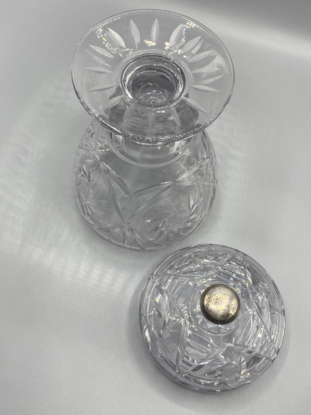 Grand drageoir cristal taillé, vue de profil avec mesure hauteur 24 cm