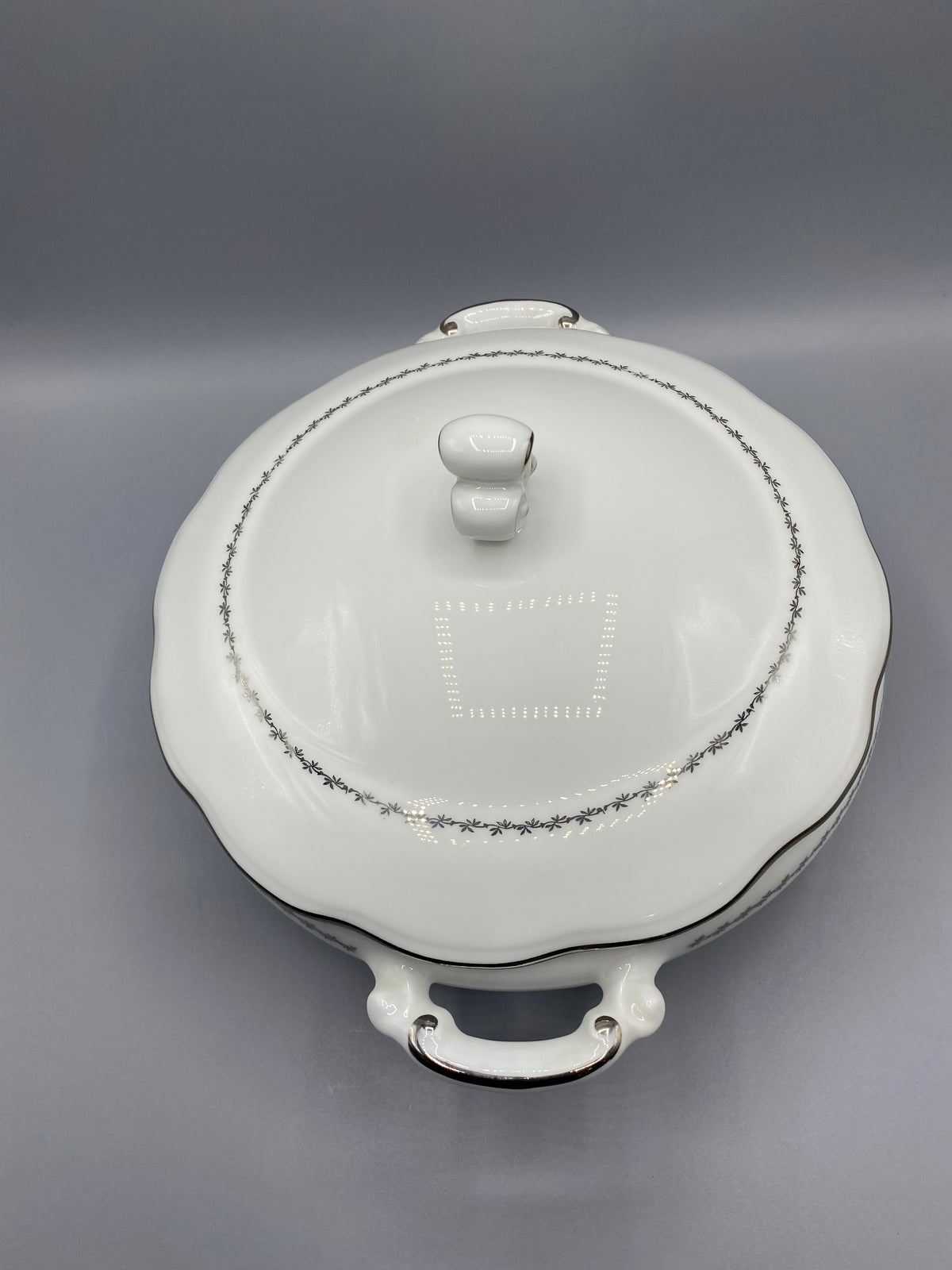 Légumier couvert porcelaine SEP France – cachet sous la base