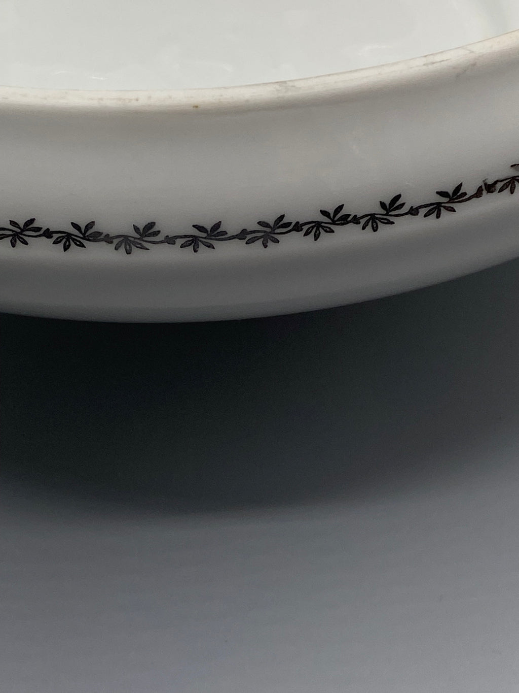 Légumier couvert porcelaine SEP France – vue de profil