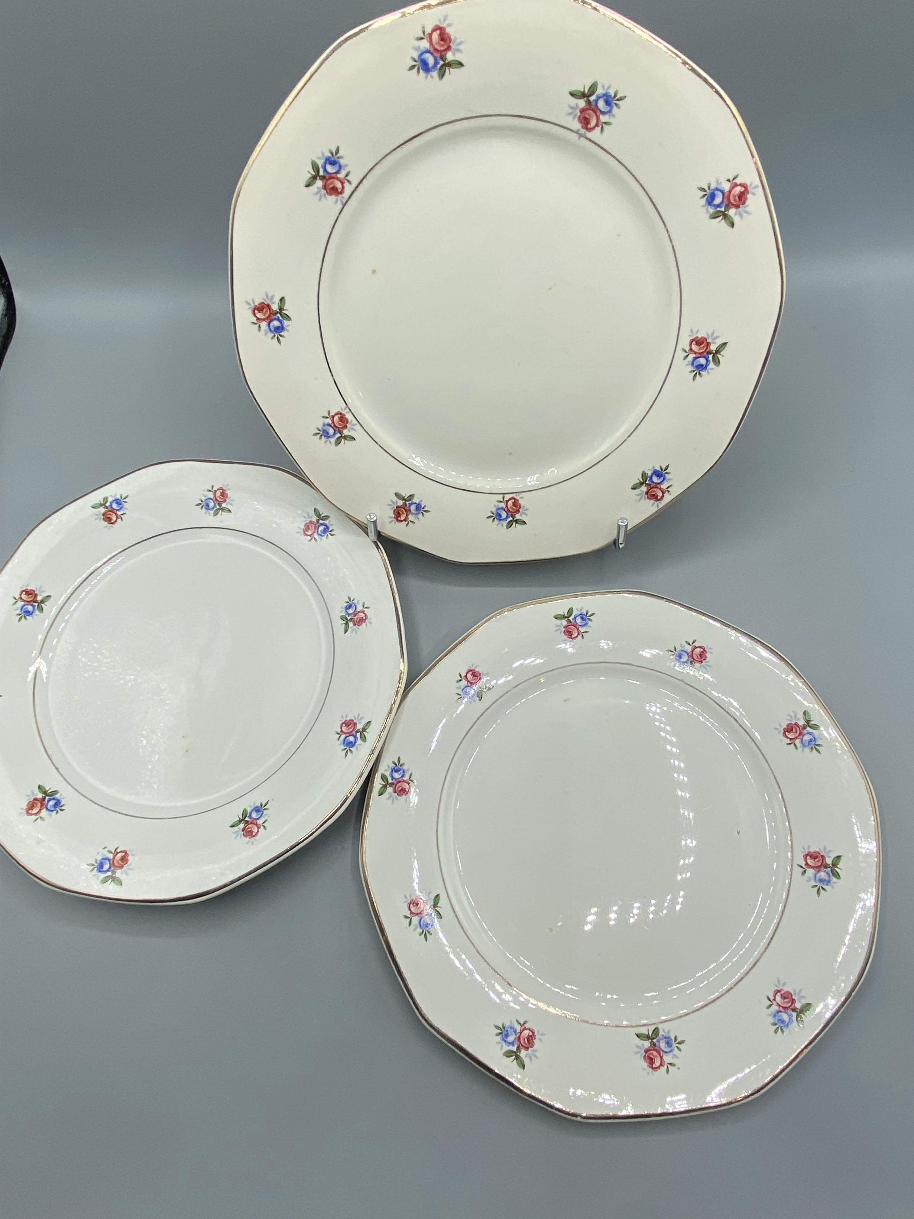 4 assiettes plates Digoin & Sarreguemines décor roses filet doré