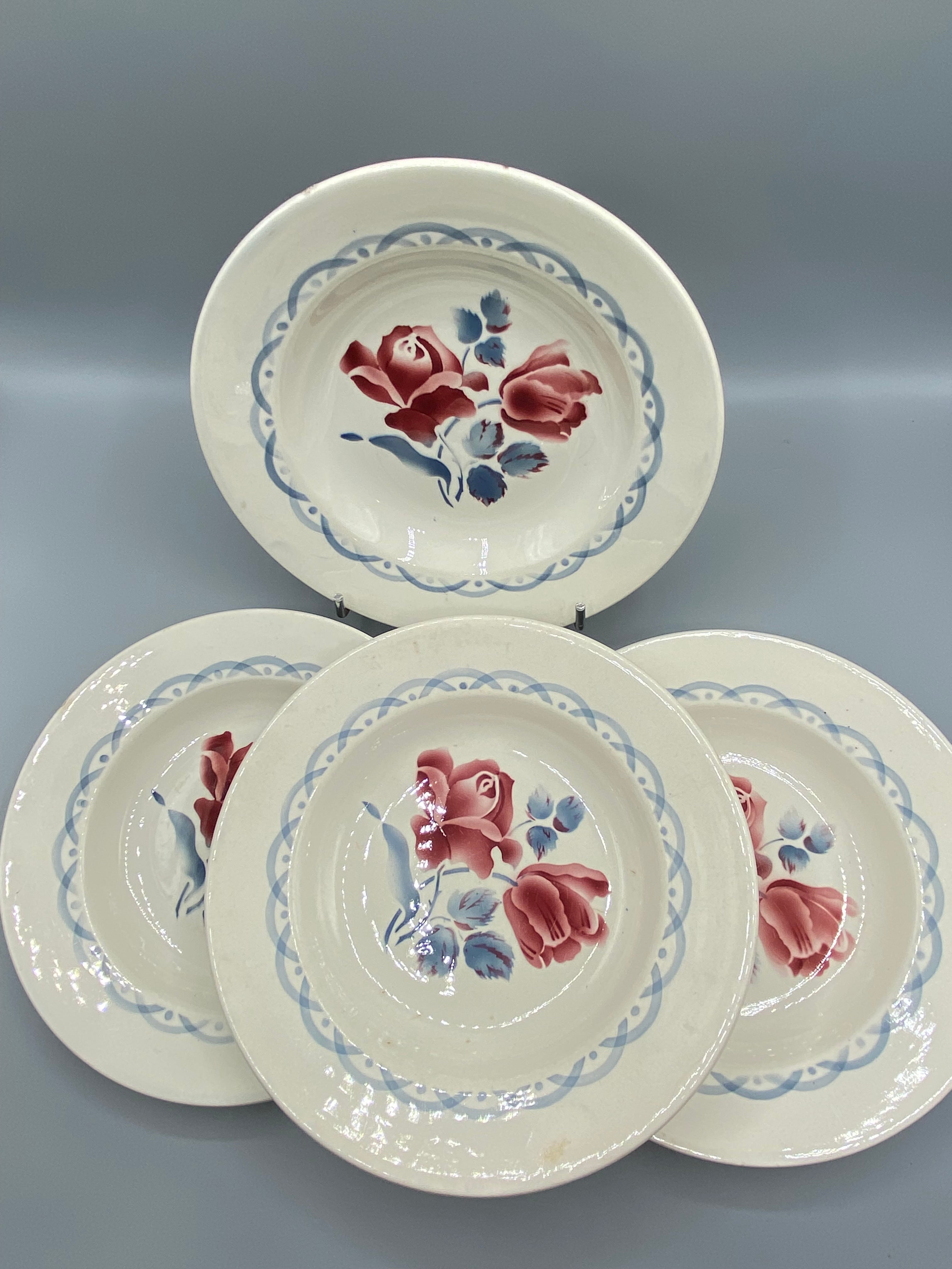4 assiettes creuses Digoin & Sarreguemines modèle Cannes – décor roses bordeaux
