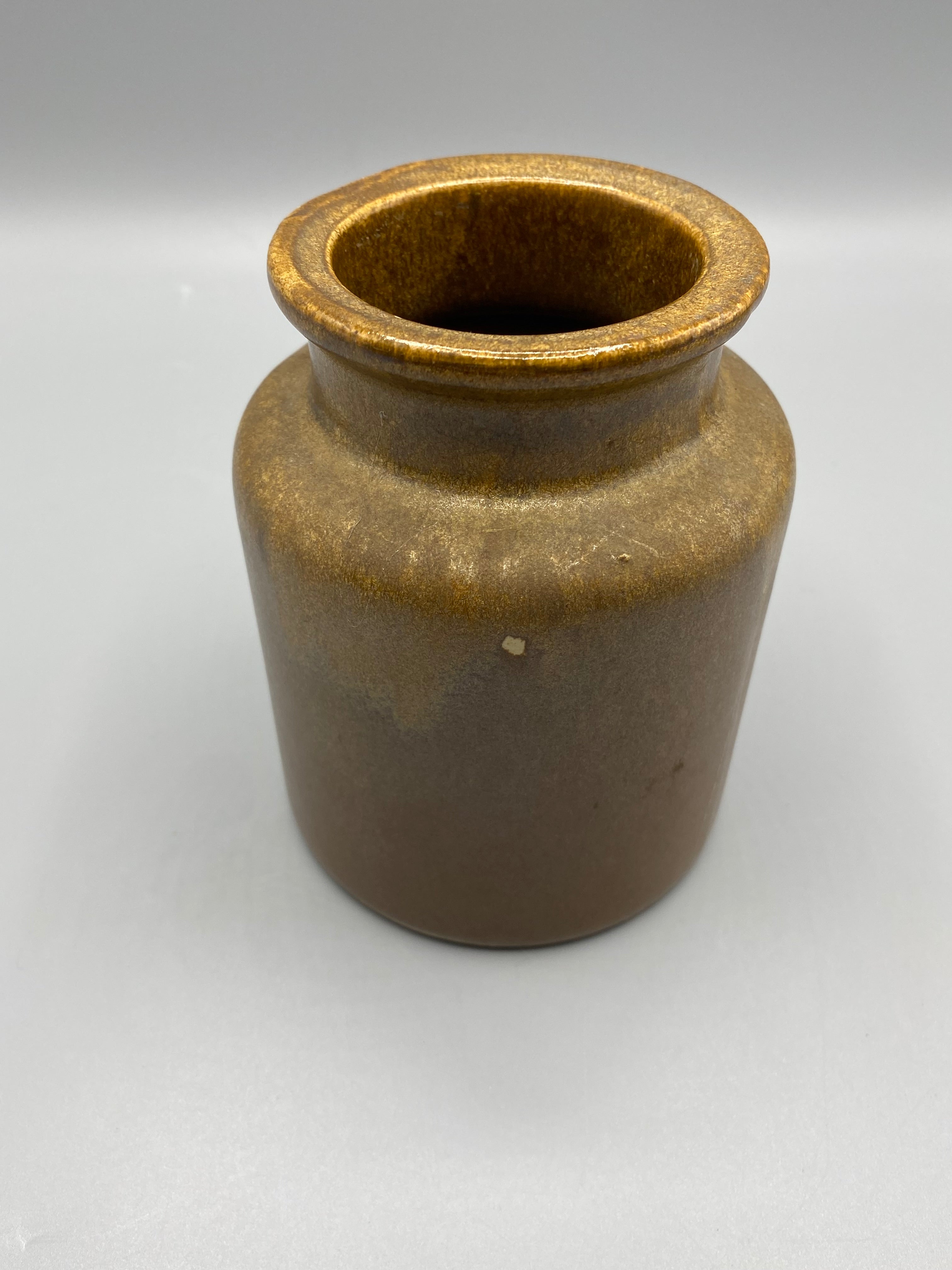 Pot grès brun – vue de trois quarts