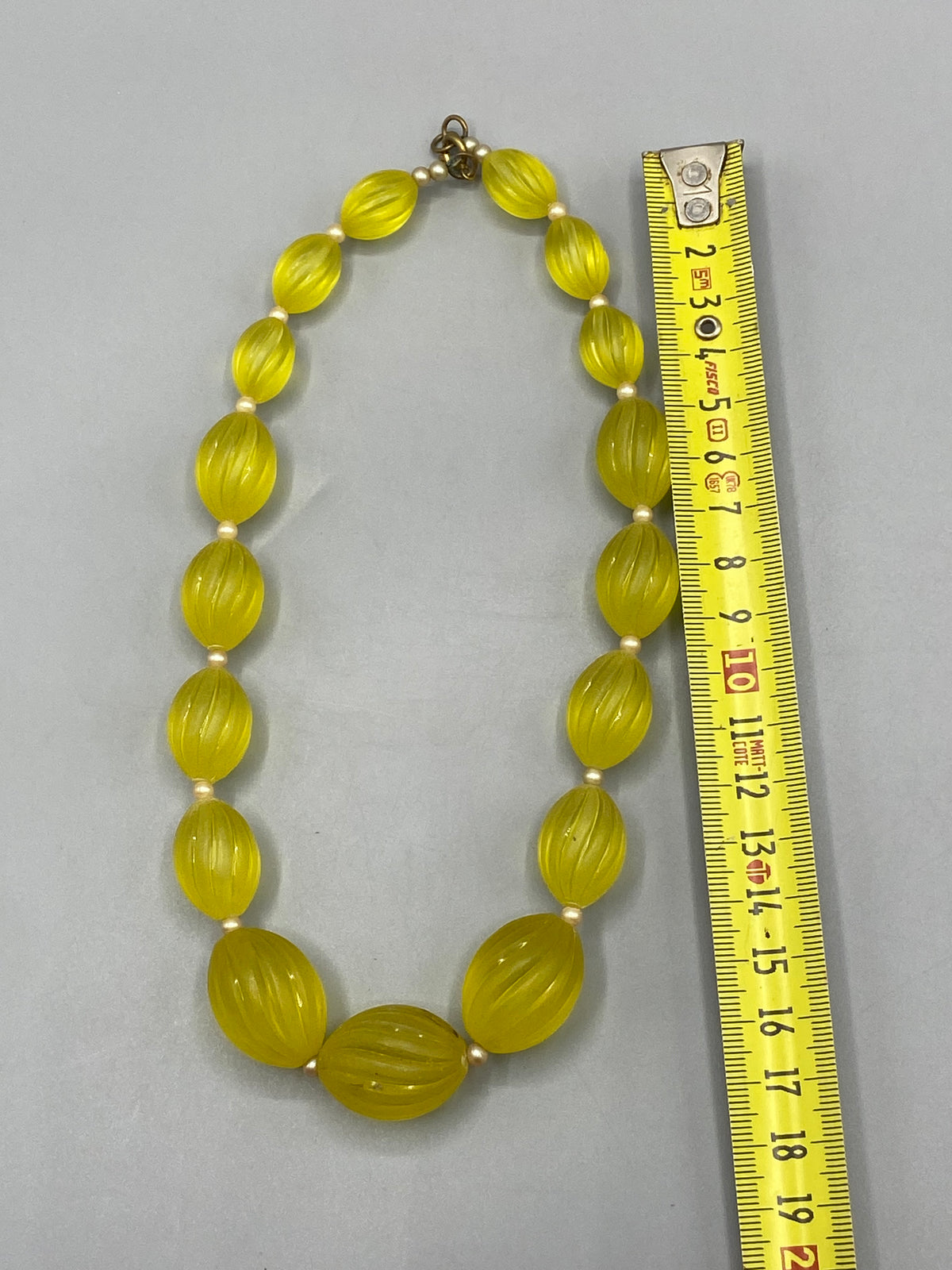 Collier vintage perles jaune citron – mesure longueur 46 cm