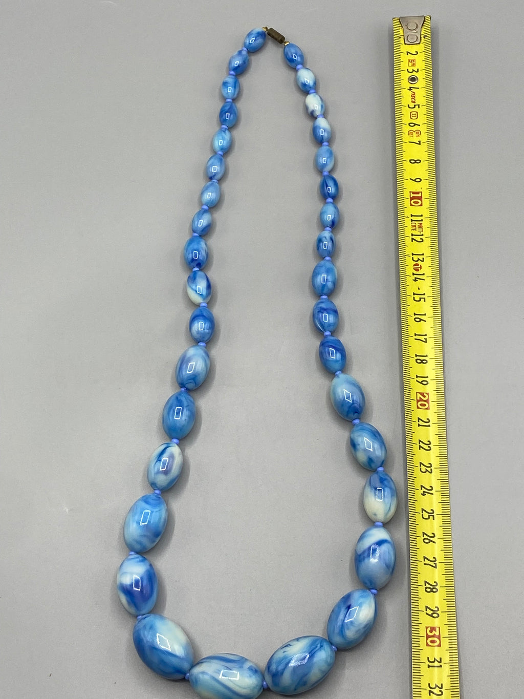 Sautoir vintage perles marbrées bleues – mesure longueur 62 cm