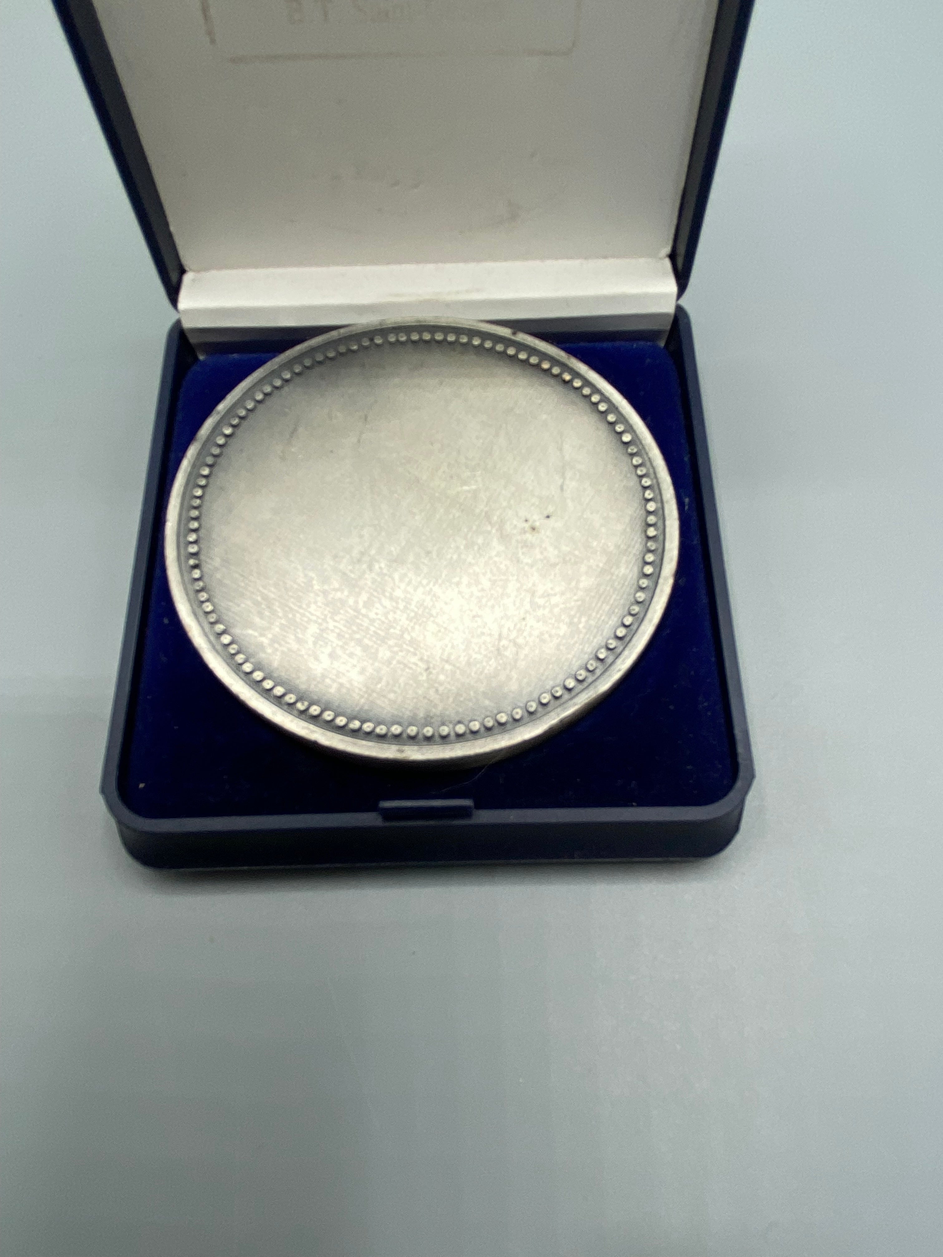 Médaille Saint-Geoirs 1968 – revers lisse avec grènetis perlé