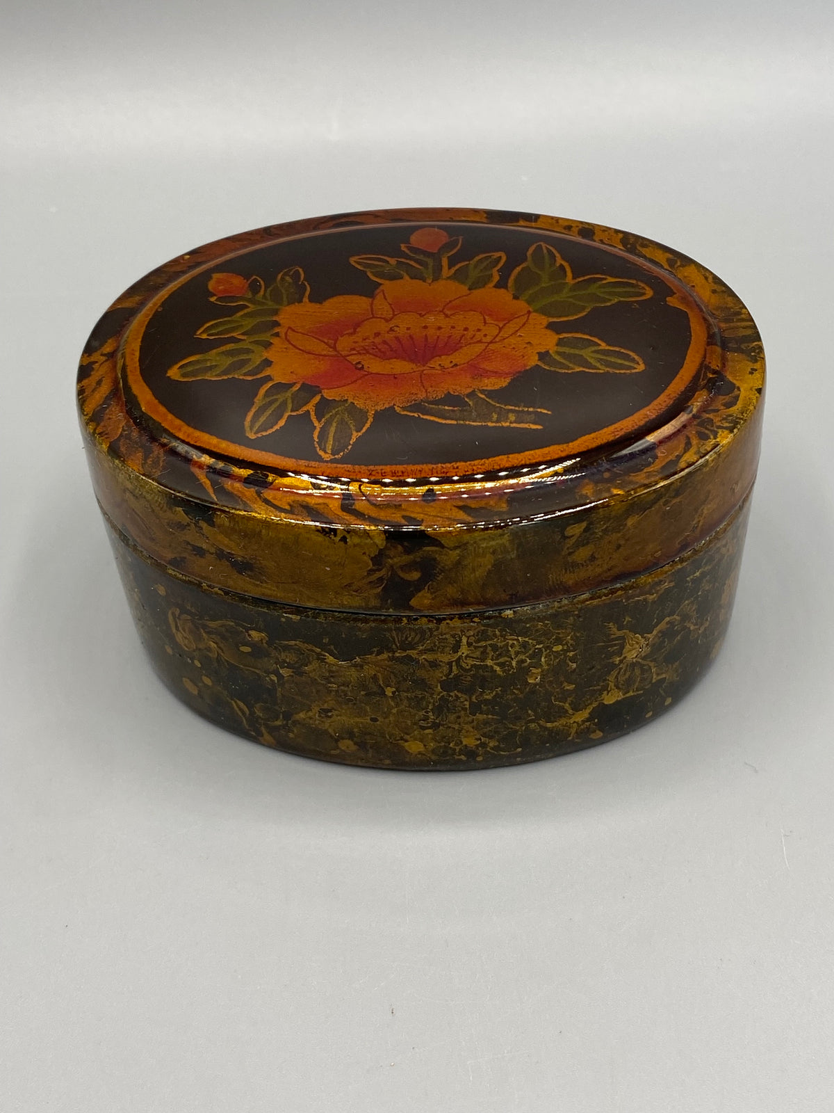 Boîte ovale laquée Damart – couvercle décor pivoine orange sur fond noir