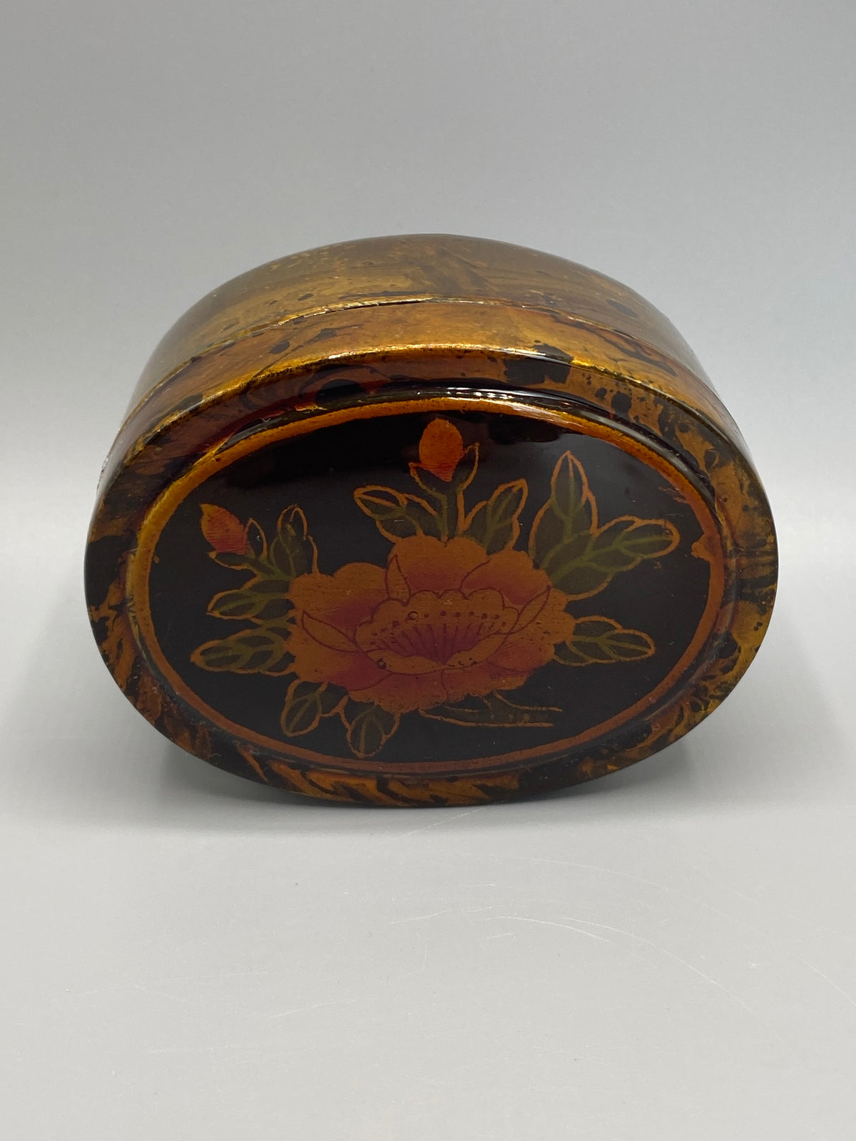 Boîte laquée Damart – vue de profil décor floral mordoré