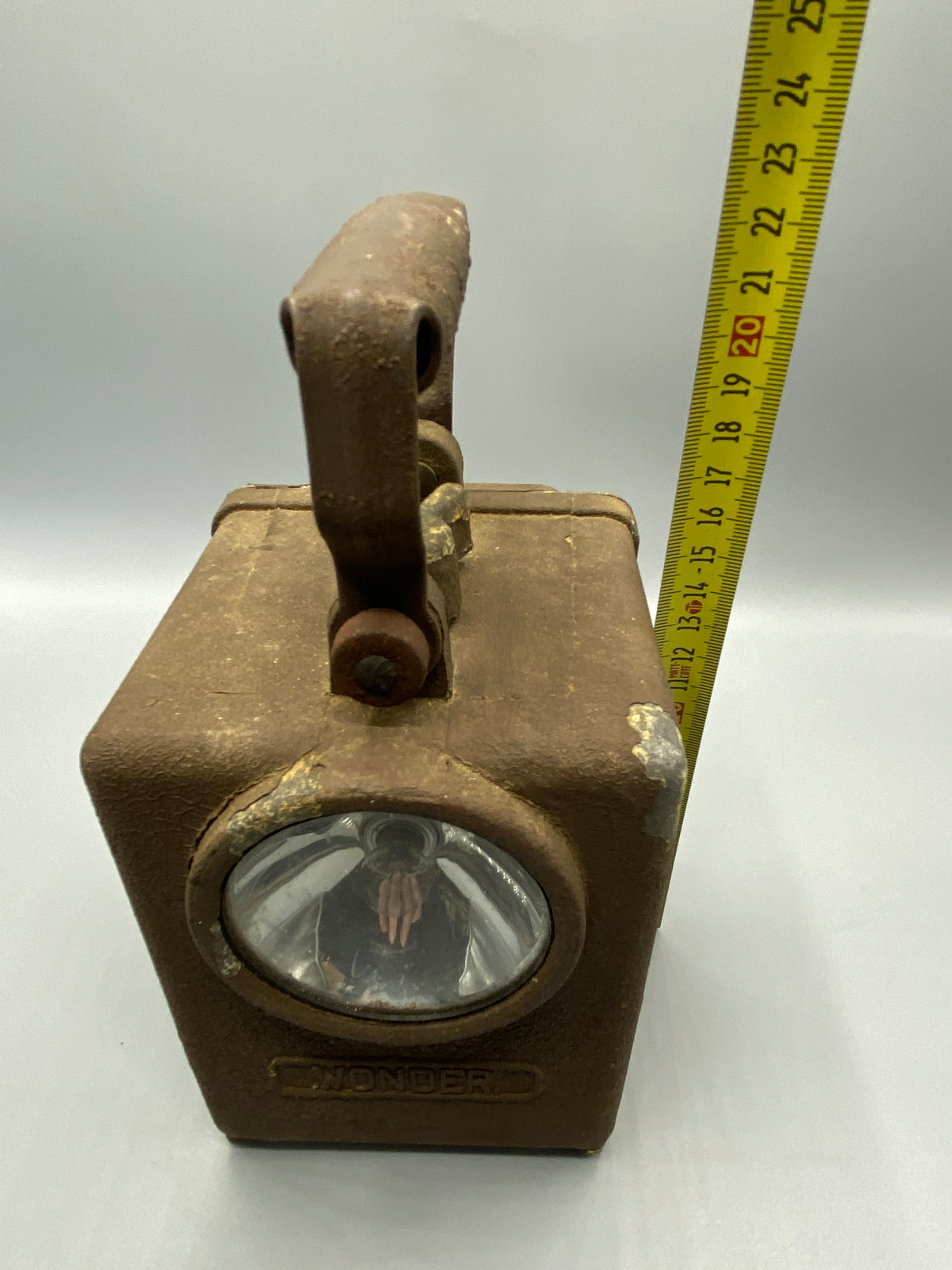 Lanterne Wonder Agral – mesure hauteur 22 cm poignée relevée