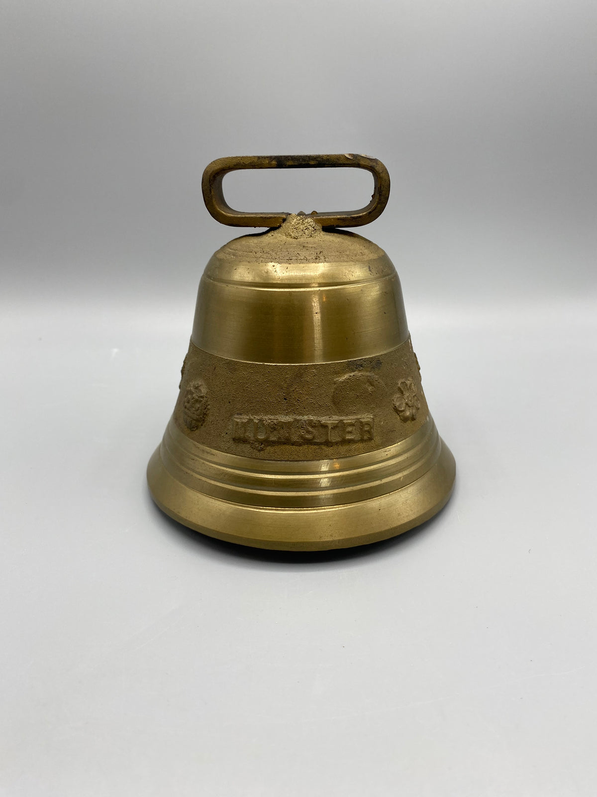 Grande cloche laiton Munster – vue de face inscription en relief