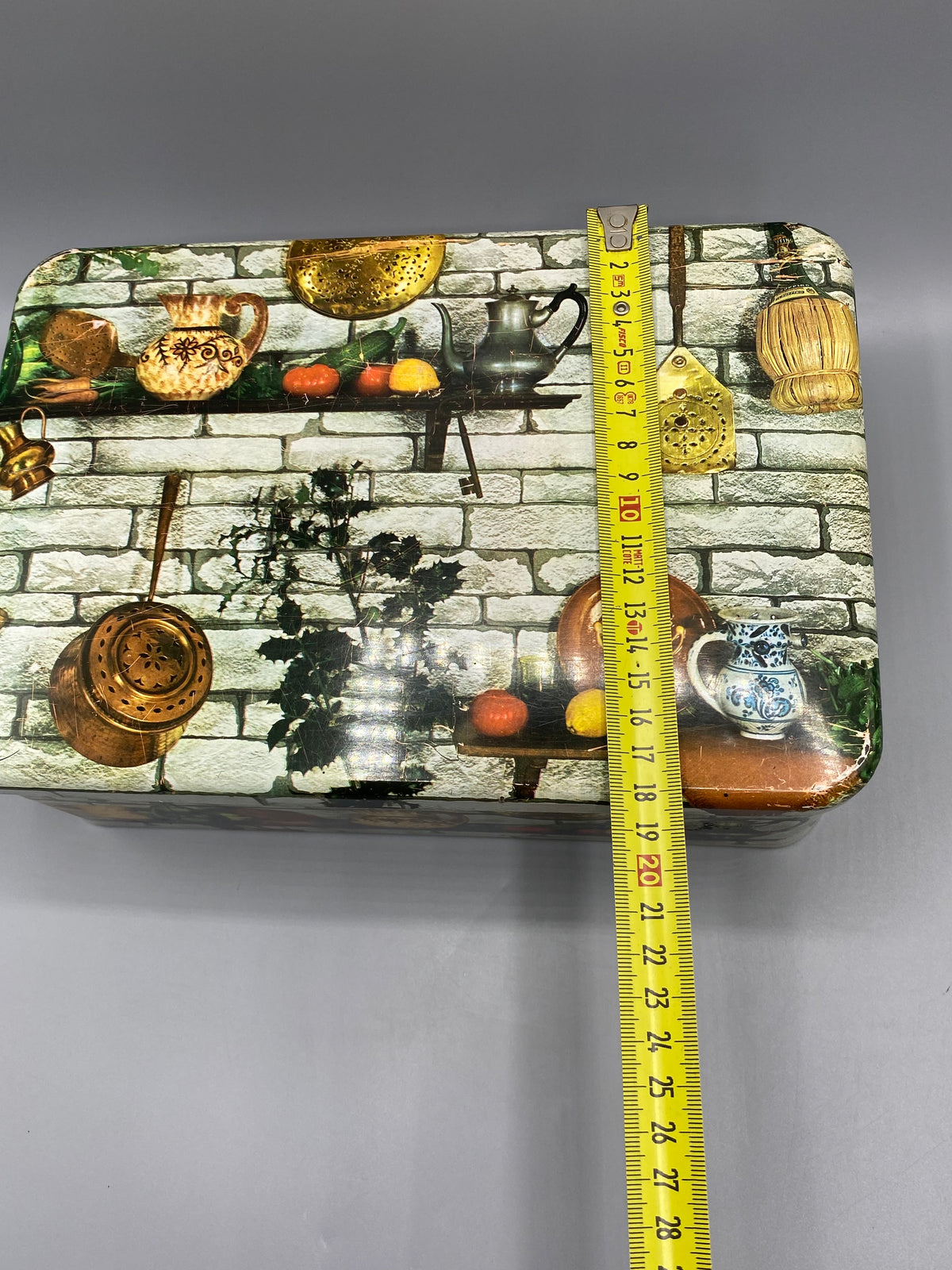 Boîte Massilly – détail décor fruits et légumes sur étagère