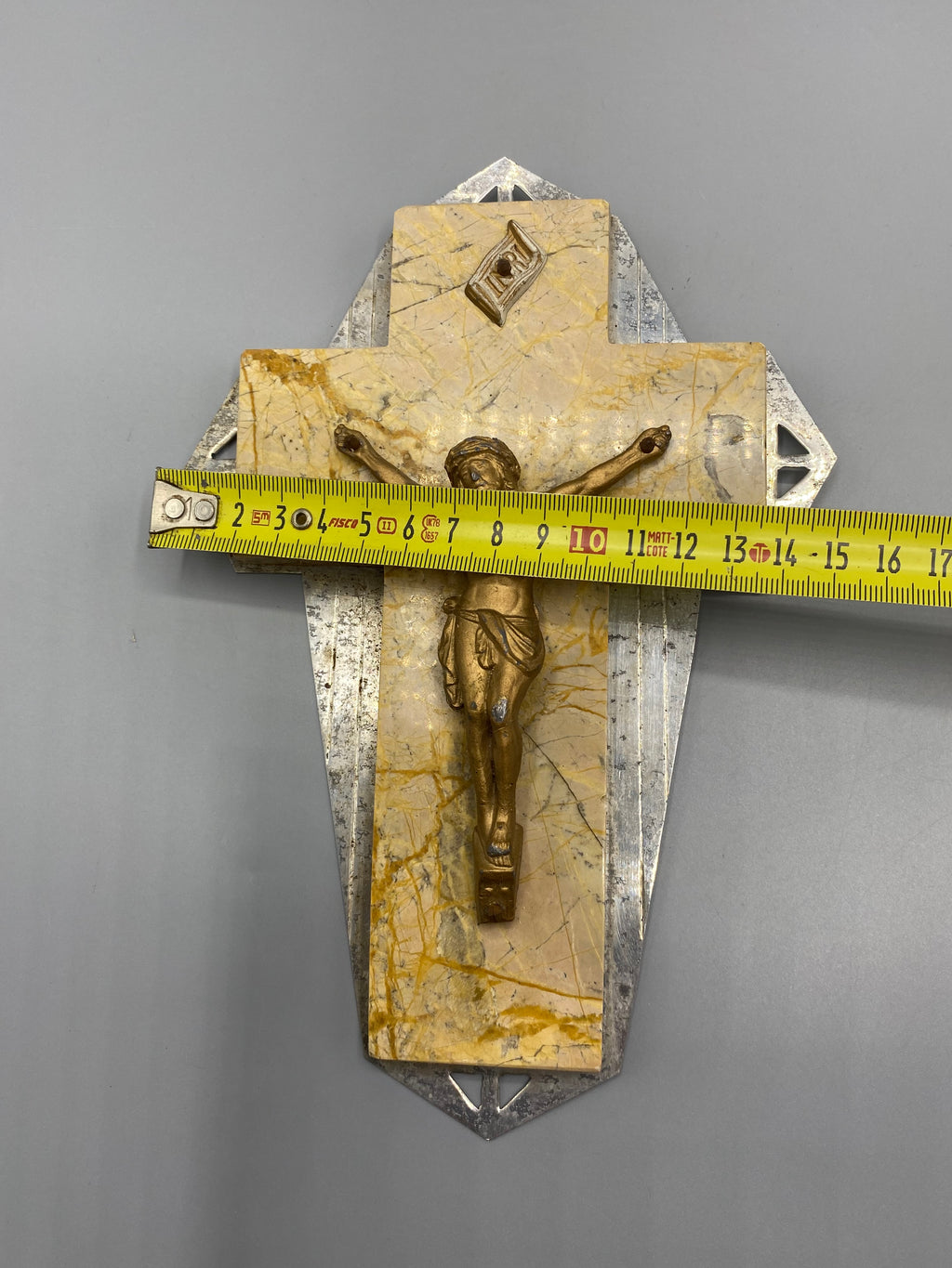 Crucifix Art déco – mesure largeur environ 14 cm