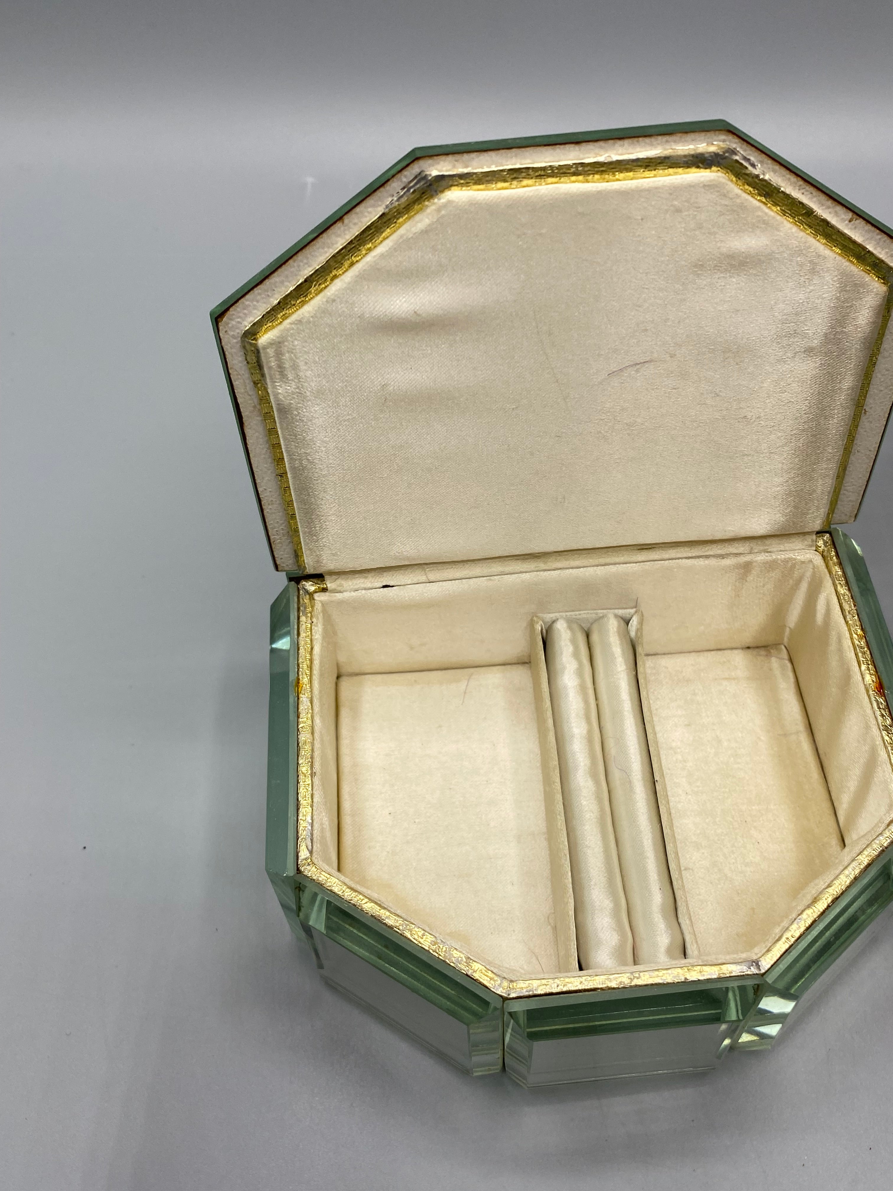 Boîte à bijoux vintage miroir biseauté – Vue avec mètre, profondeur environ 10 cm