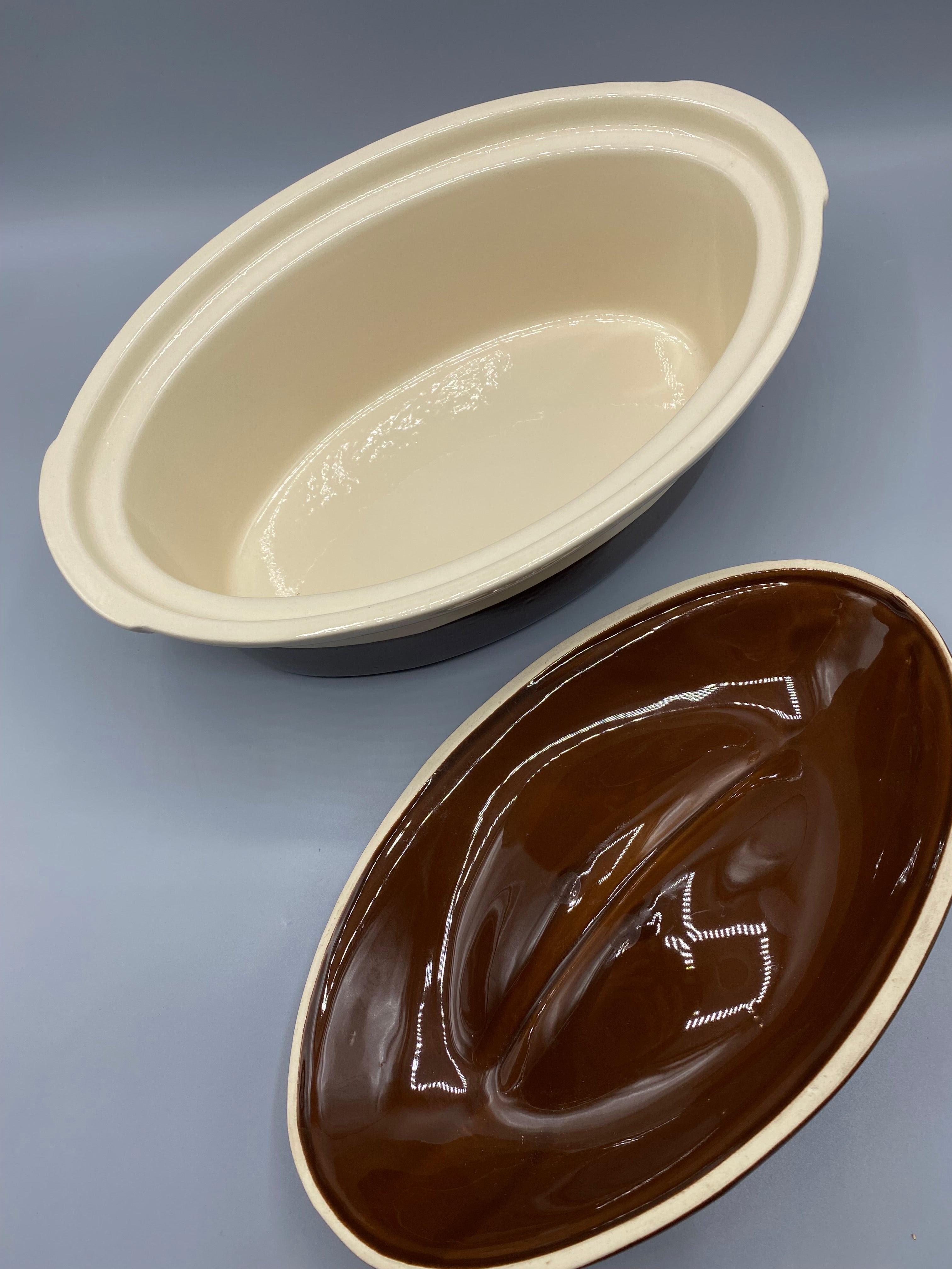 Terrine ovale Émile Henry – Dessous, marquage Émile Henry France et référence 8X9