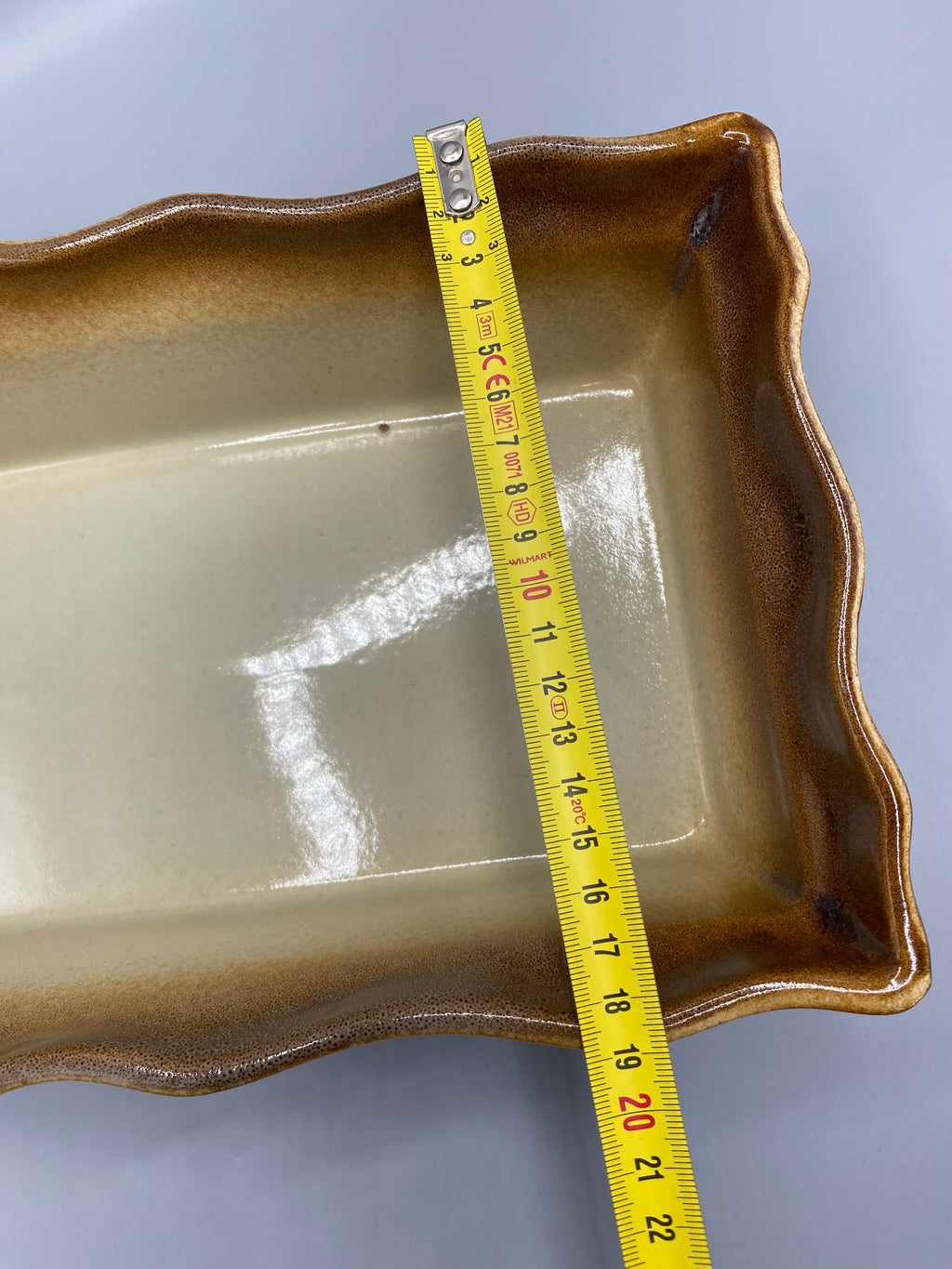 Grand plat à four céramique brun miel et crème – Mesure largeur, environ 19 cm