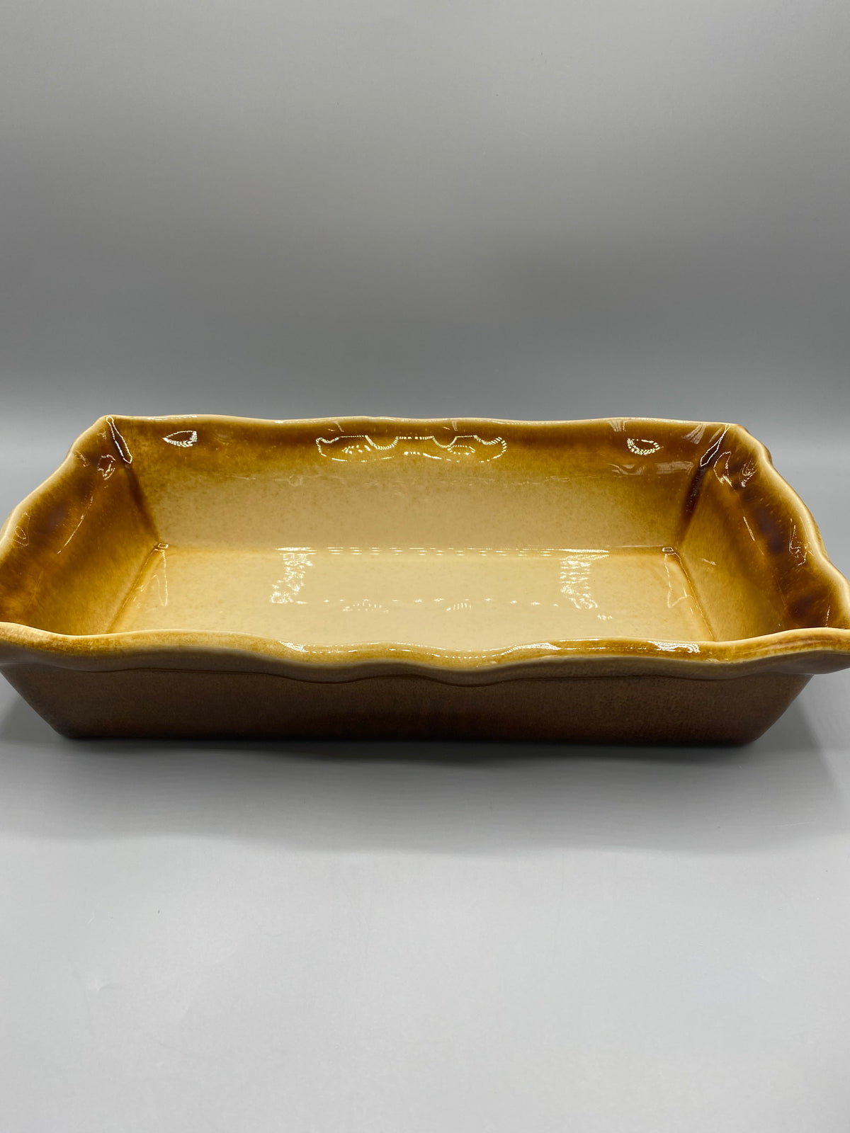 Grand plat à four BCI Made in France – Vue de dessus, nuances caramel et crème