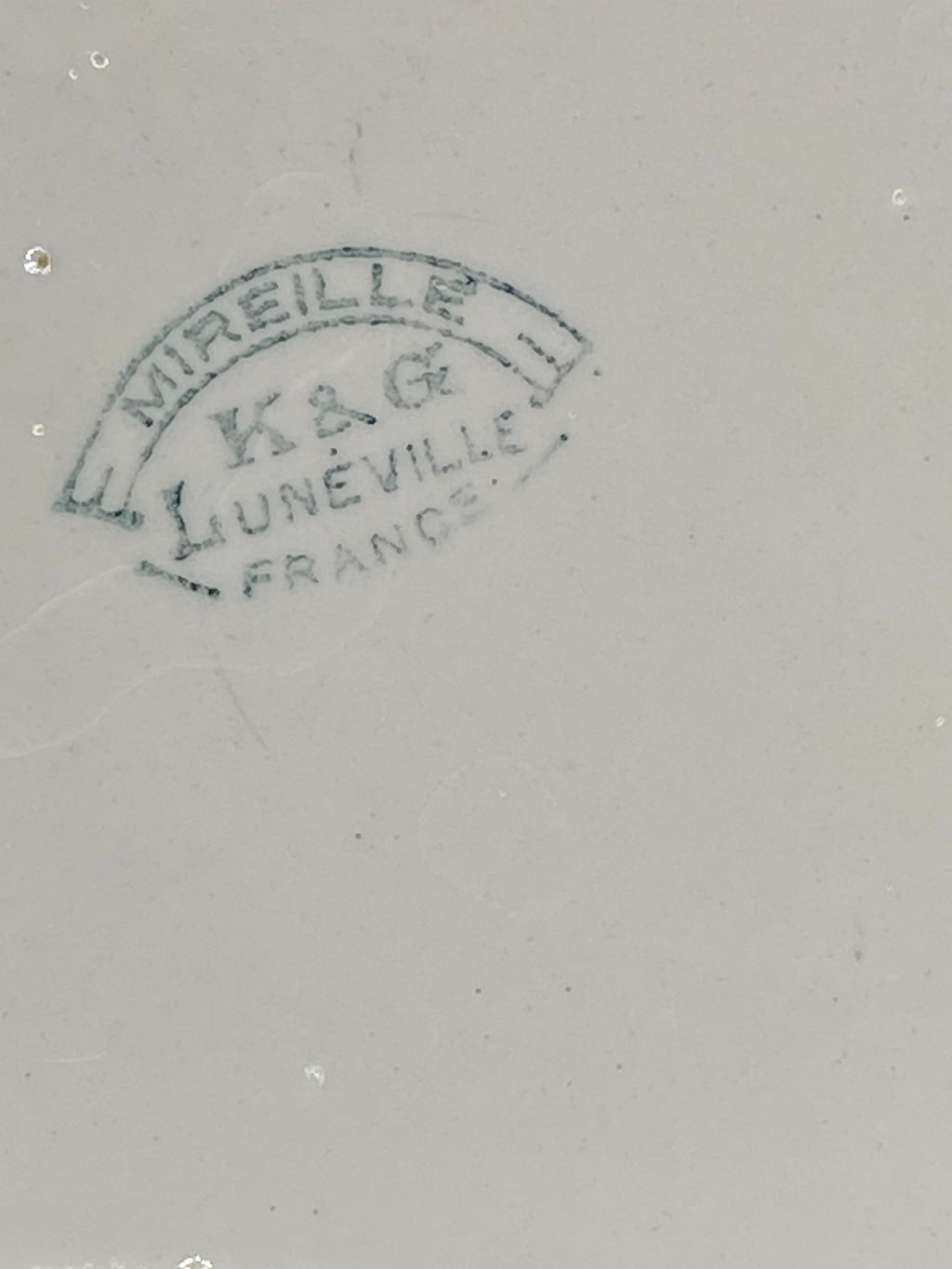 Légumier Mireille Keller & Guérin Lunéville – Vue supplémentaire détail décor et émail