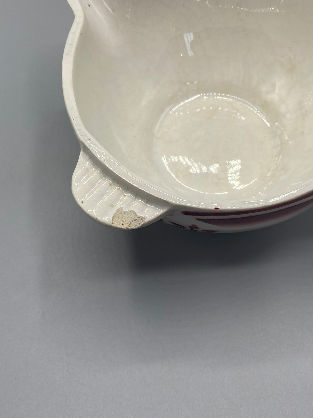 Saucière en faïence – vue intérieure