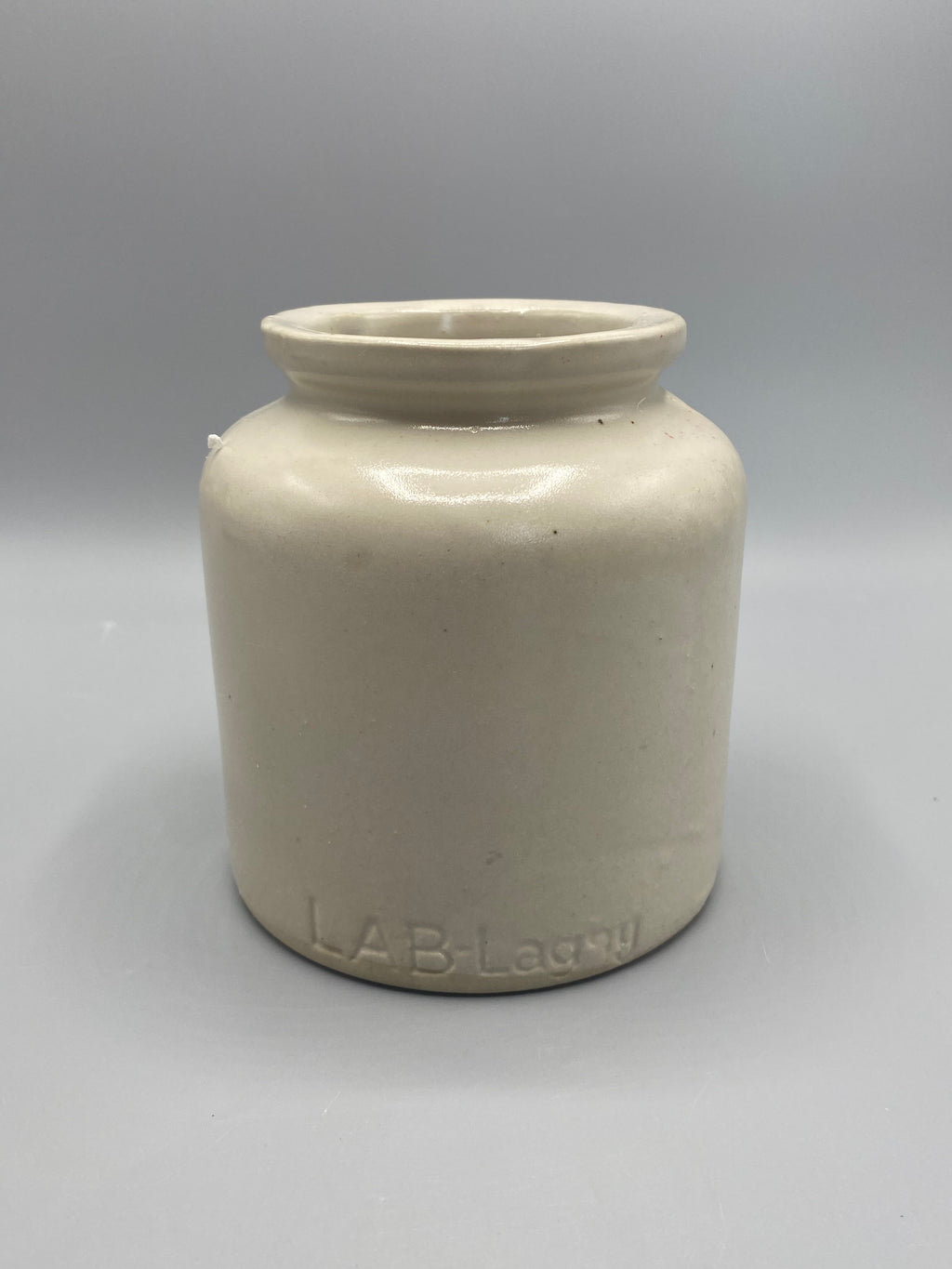 Pot à moutarde grès LAB Lagny – détail marque en creux