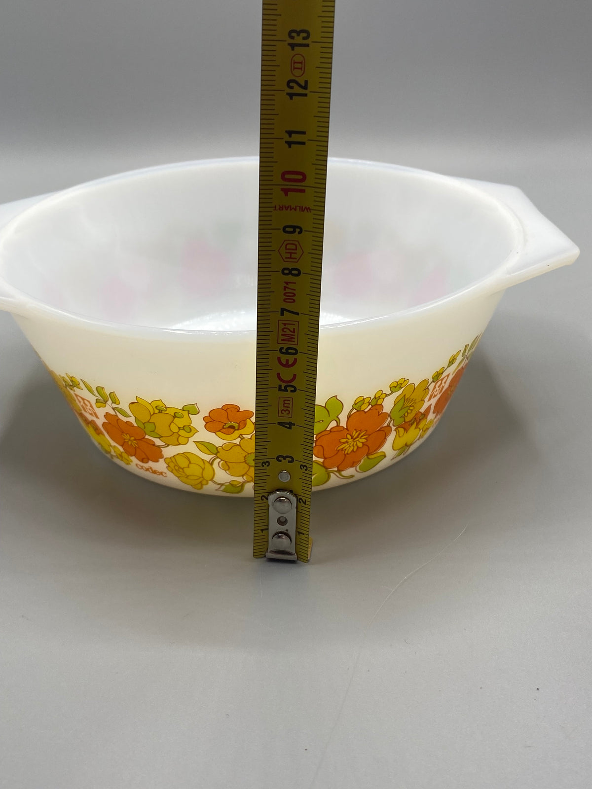 Saladier Codec verre opalin – détail marque Codec et frise florale