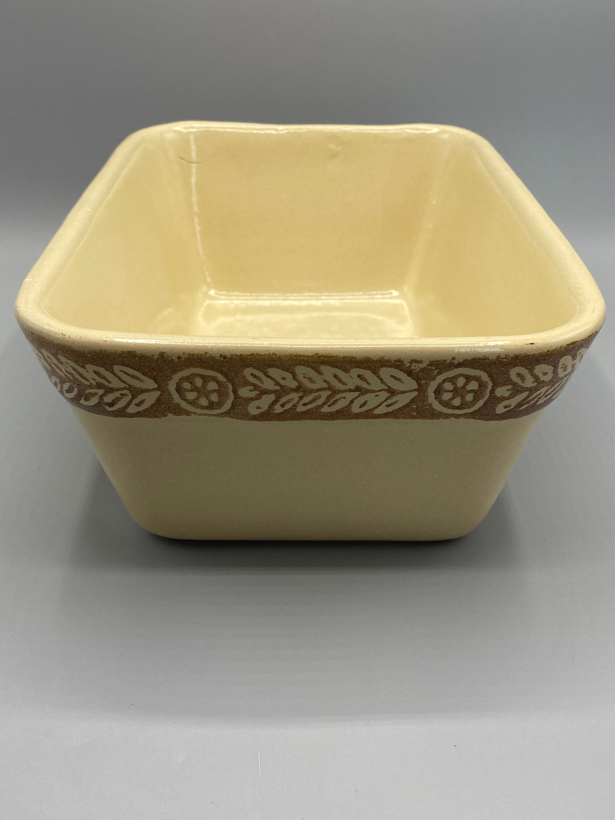 Plat à four faïence crème – largeur intérieure mesurée environ 20 cm