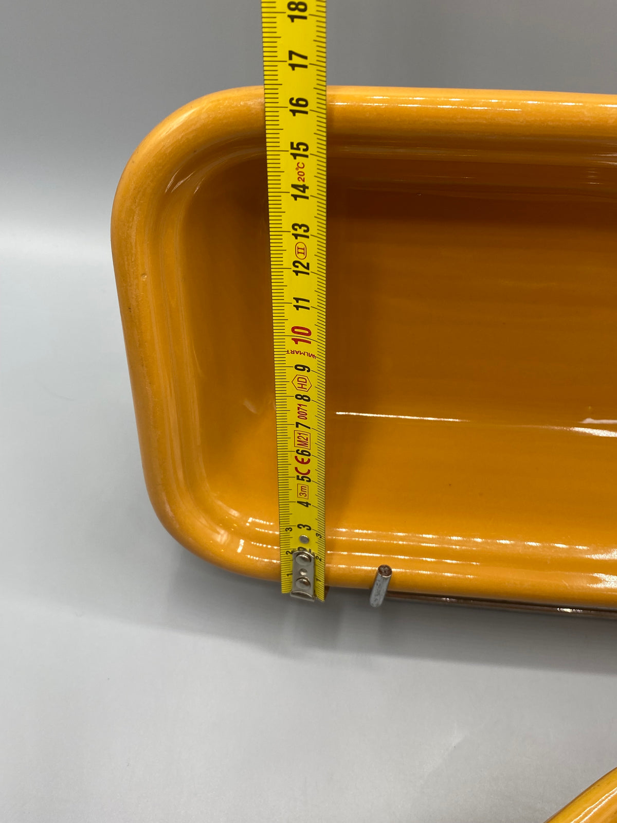Emile Henry Gastron – vue trois quarts ensemble jaune moutarde
