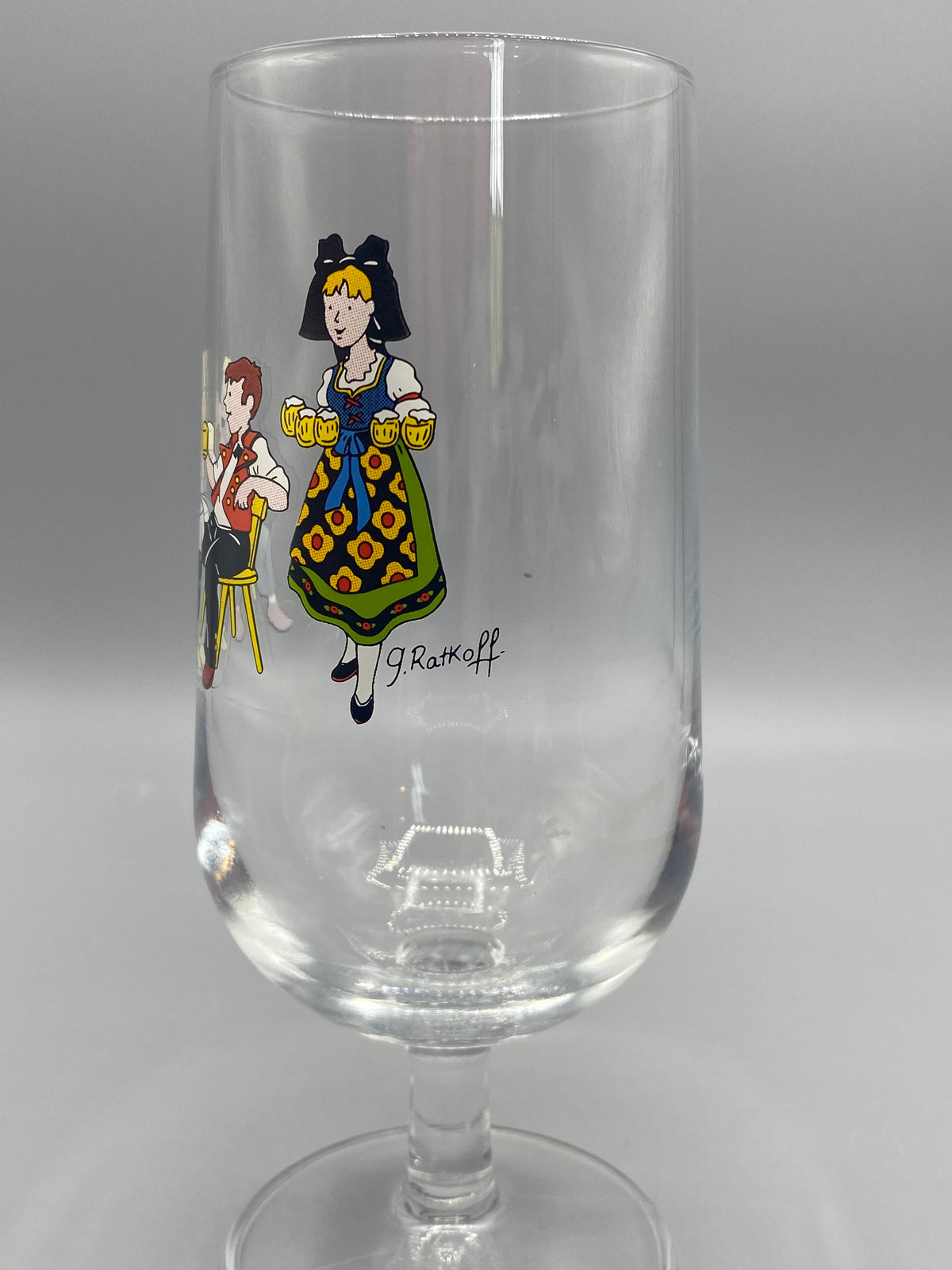 Verre à bière J. Ratkoff – détail signature et serveuse
