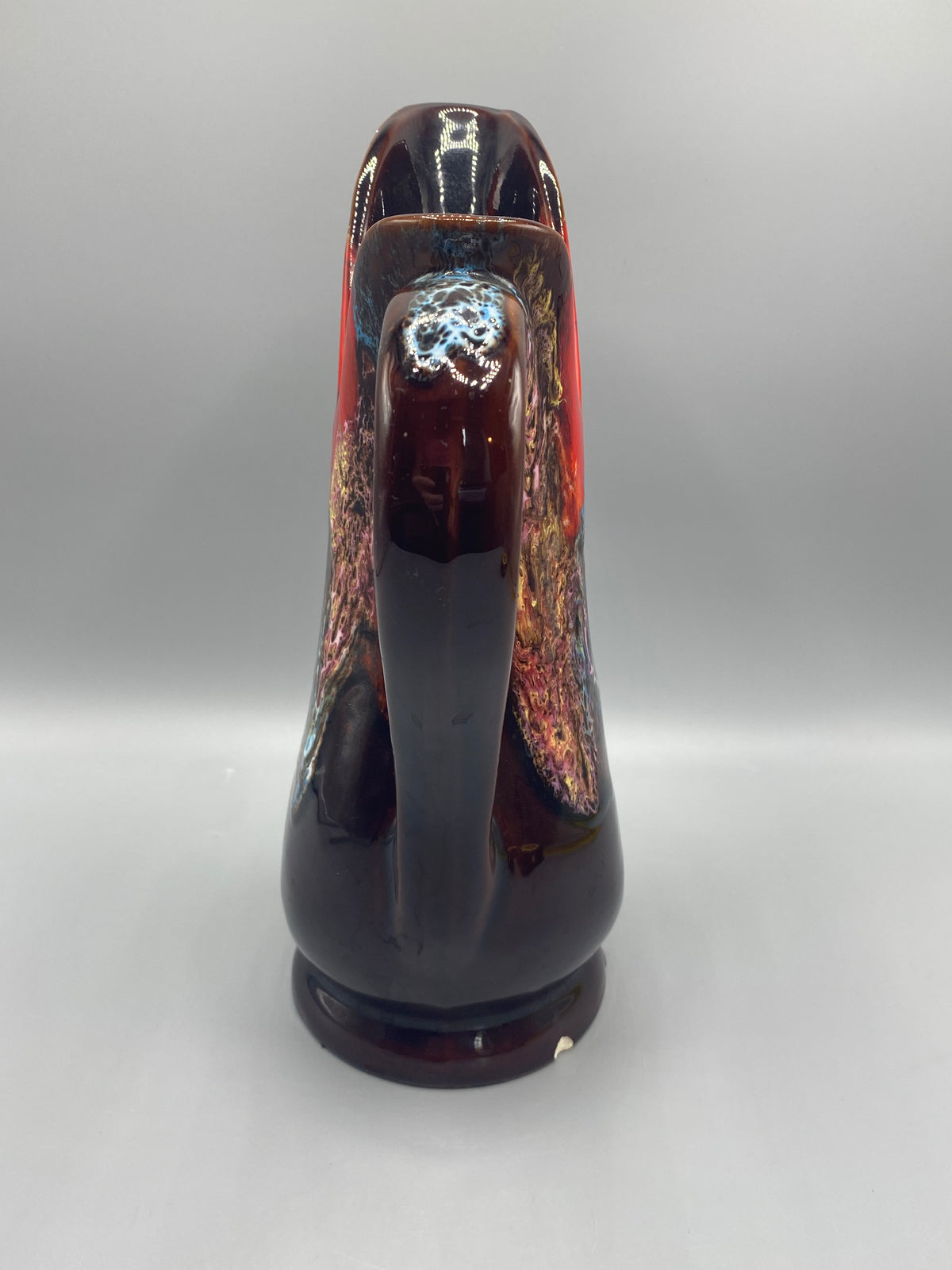 Grande aiguière Vallauris – vue de dos, coulures d'émaux polychromes