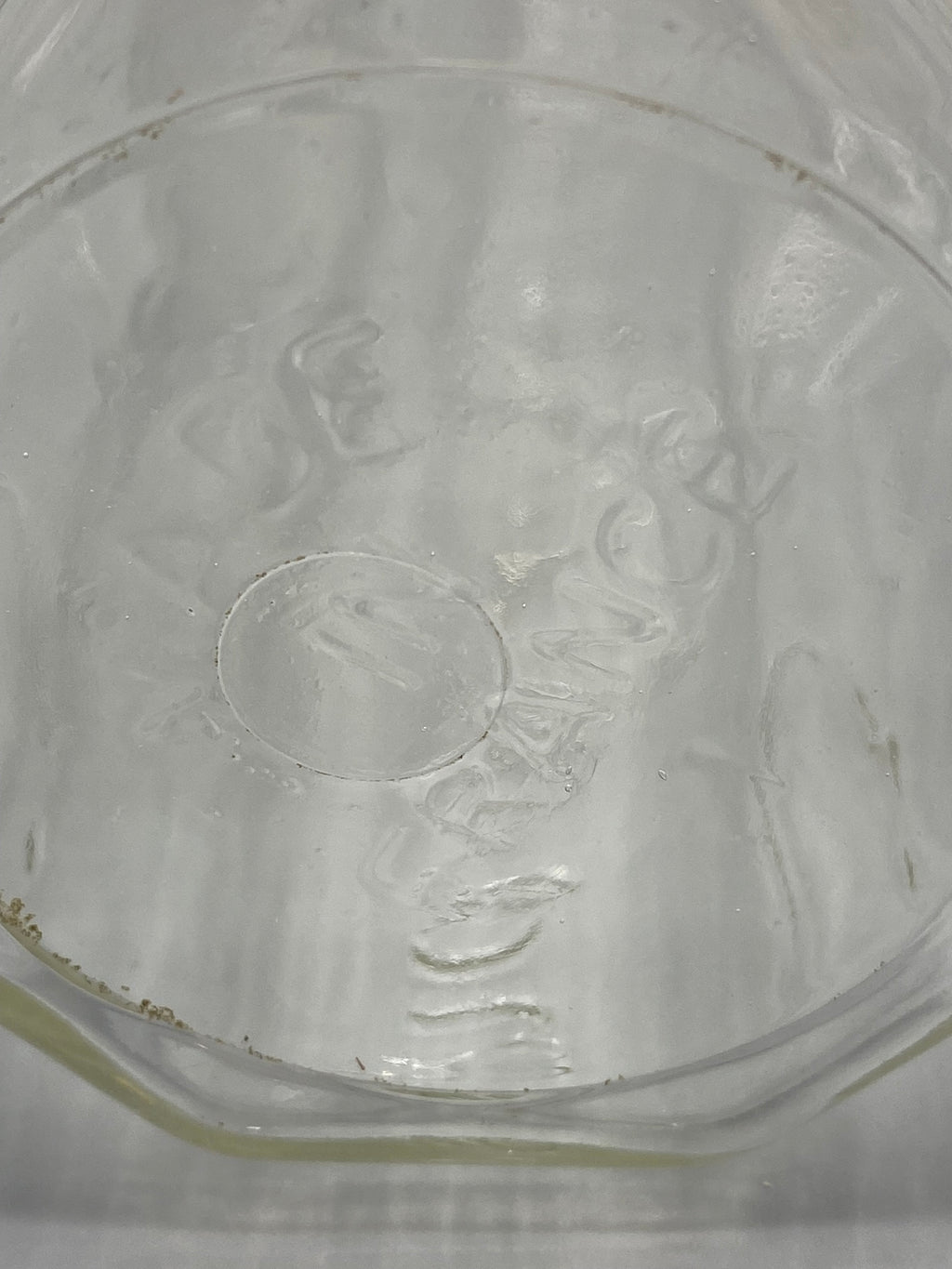 Pot à pâtes verre moulé – vue du dessus, diamètre couvercle environ 9 cm
