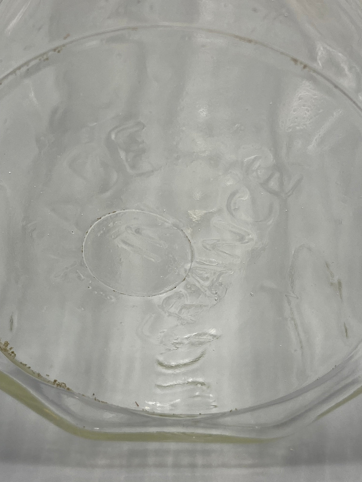 Pot à pâtes verre moulé – vue du dessus, diamètre couvercle environ 9 cm