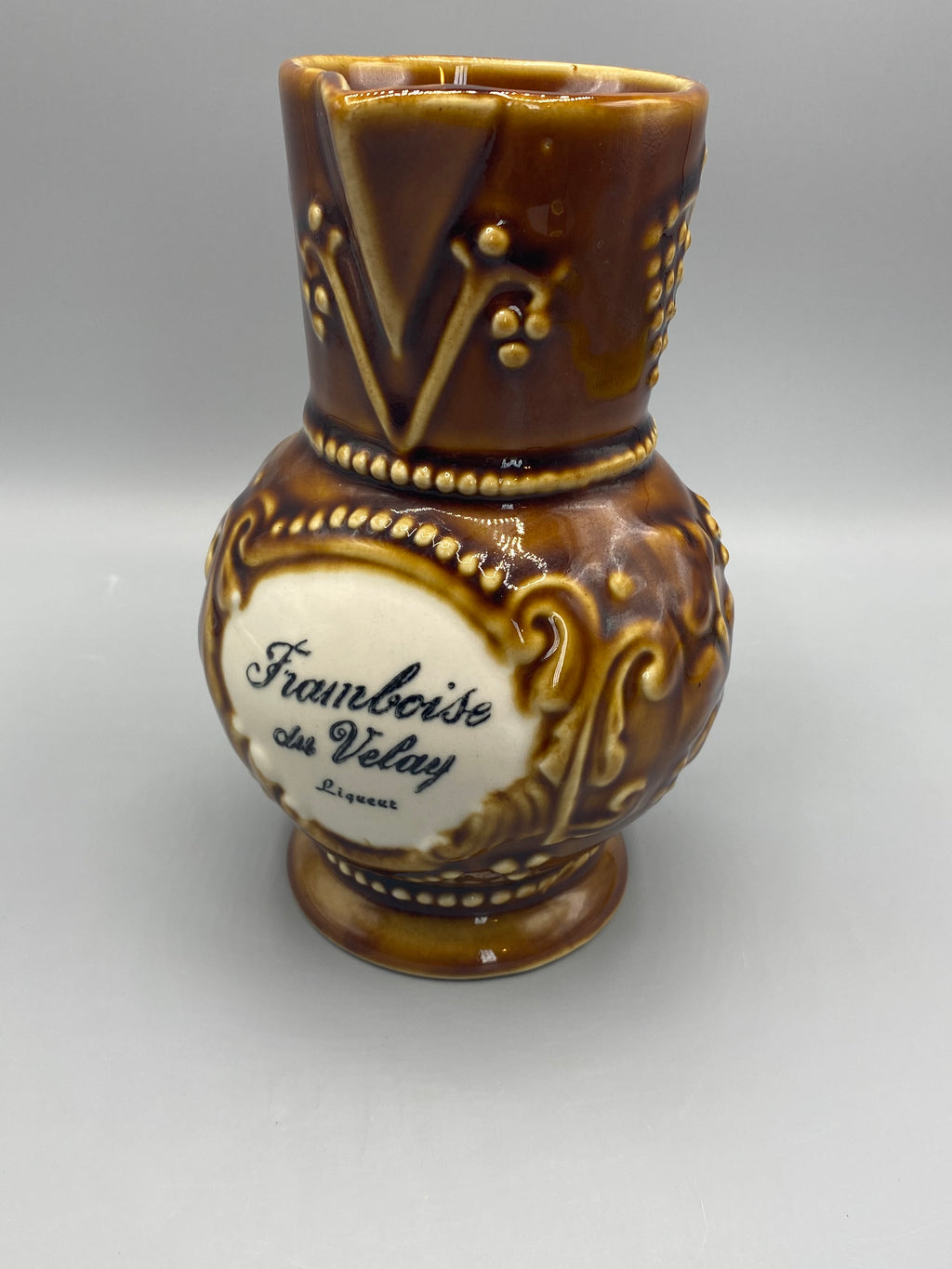 Pichet publicitaire Framboise du Velay – vue de face, médaillon blanc inscription