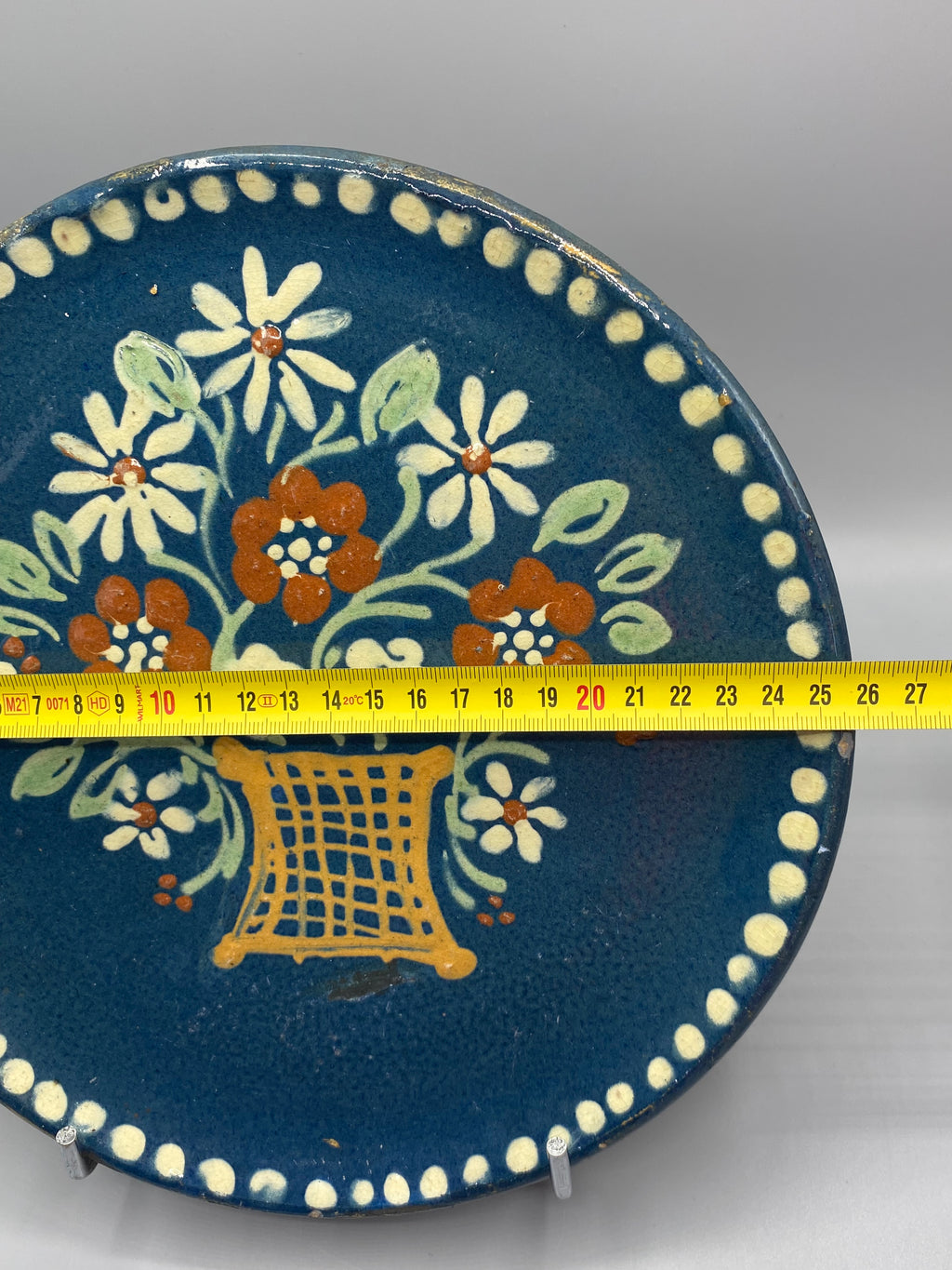 Grand plat mural céramique – diamètre mesuré environ 28 cm