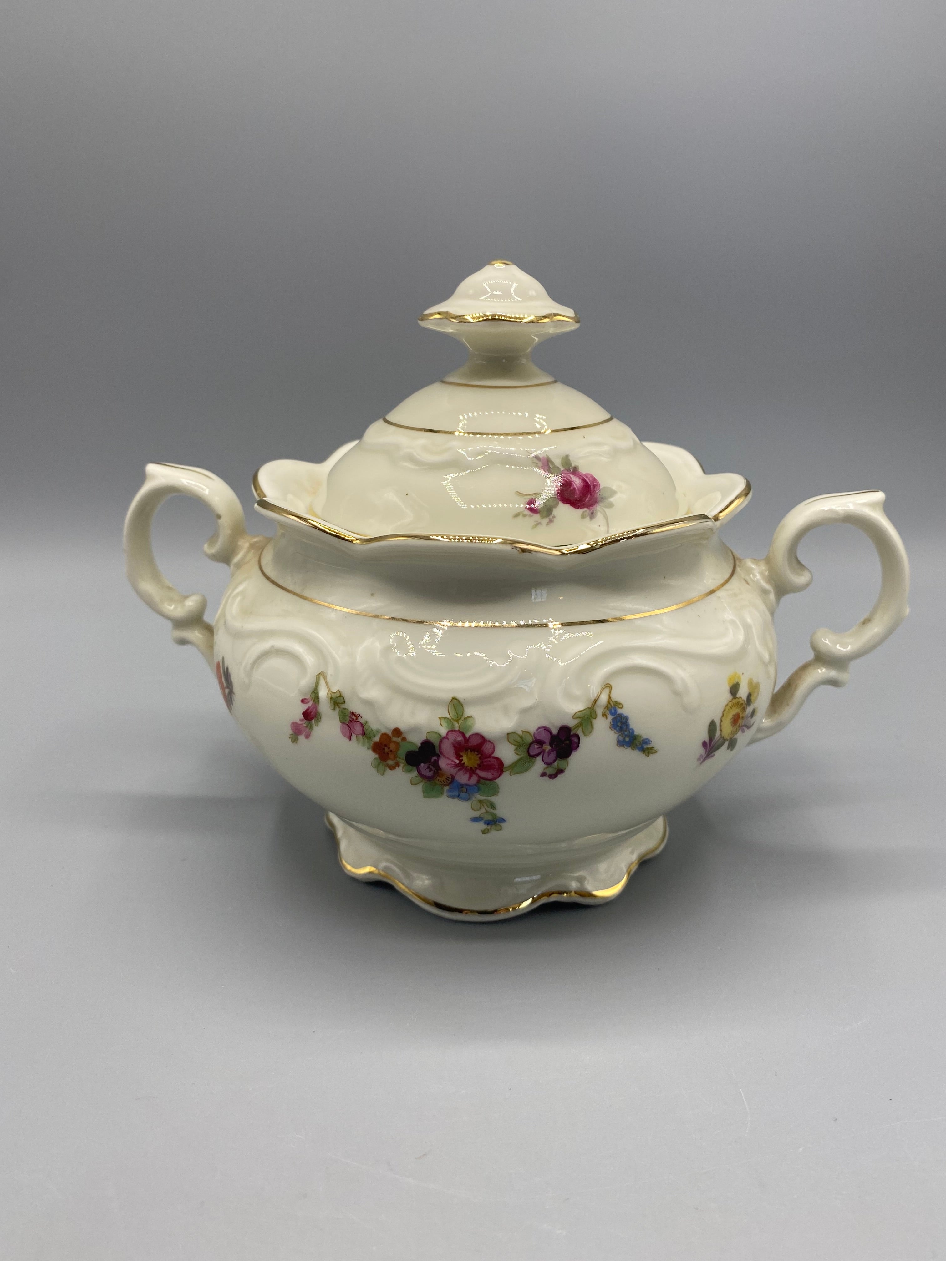Sucrier couvert en porcelaine Schumann Arzberg Bavaria, décor floral polychrome