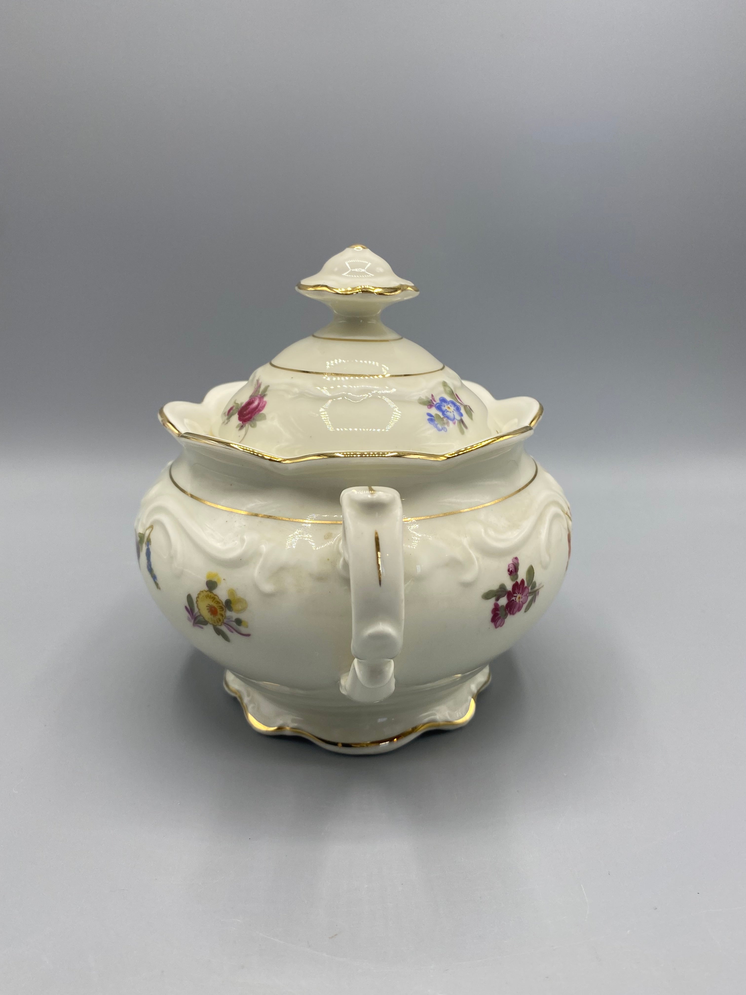 Sucrier couvert en porcelaine Schumann Arzberg Bavaria, décor floral polychrome