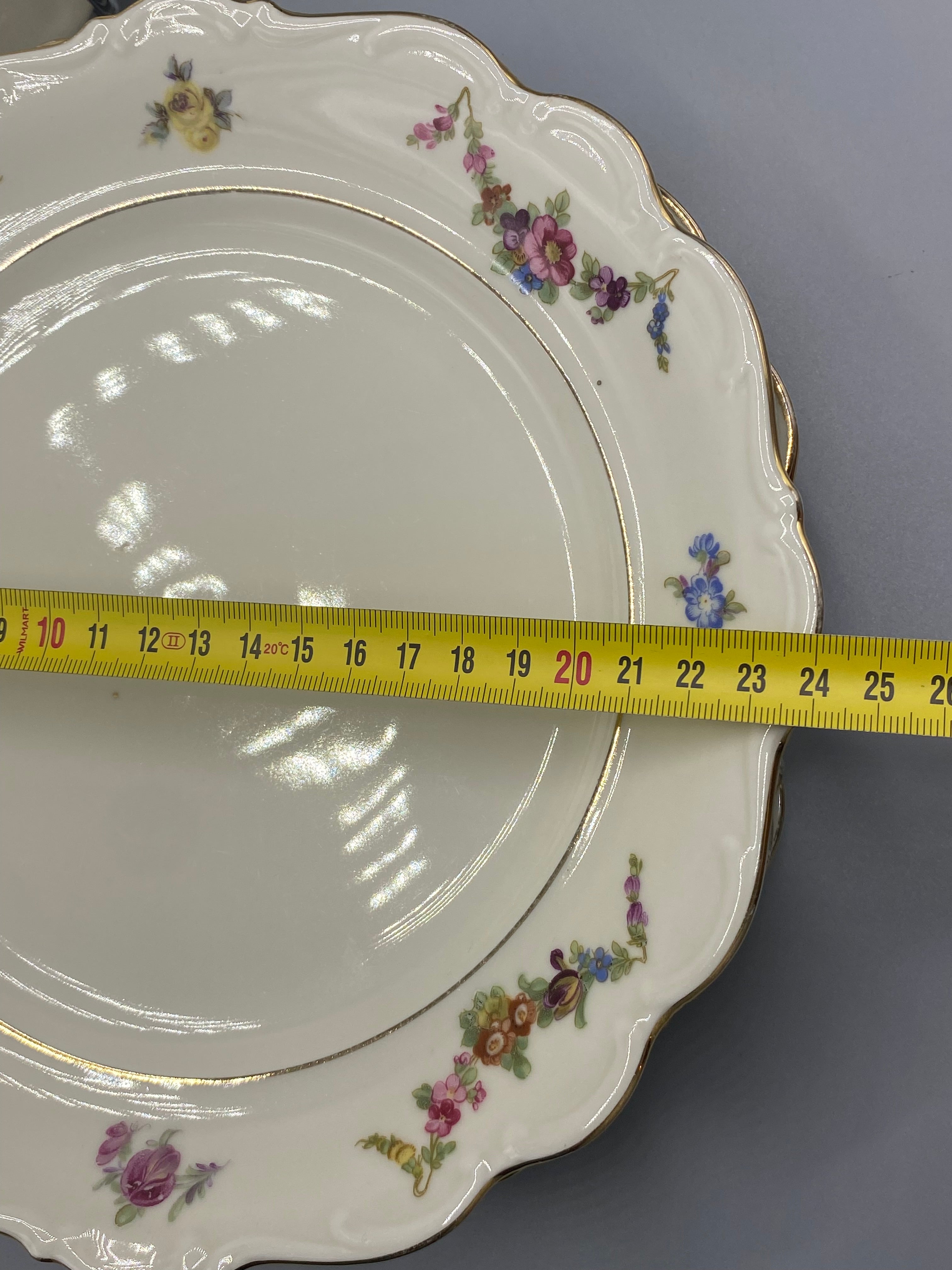 Assiette plate Schumann Arzberg Bavaria, diamètre 25 cm mesuré au ruban