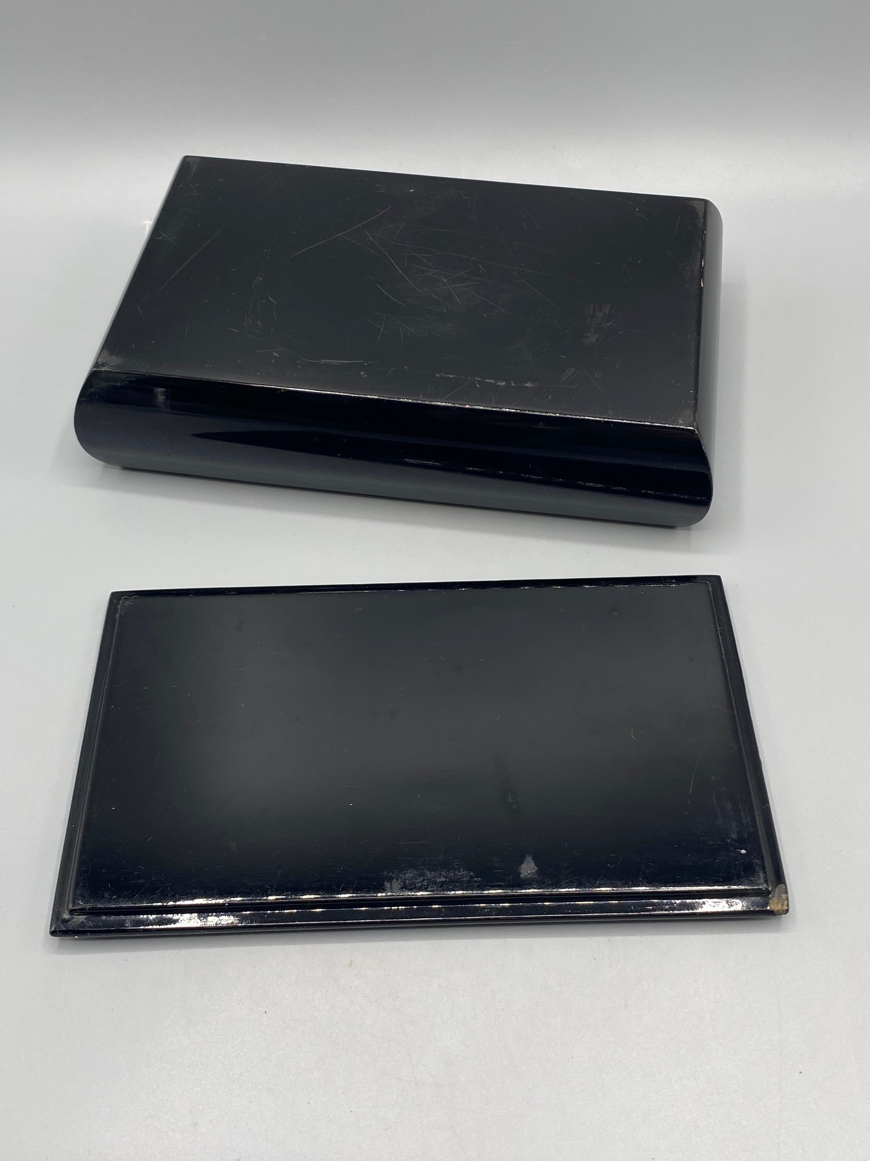 Boîte laque noire nacre – mesure de la longueur, environ 18 cm