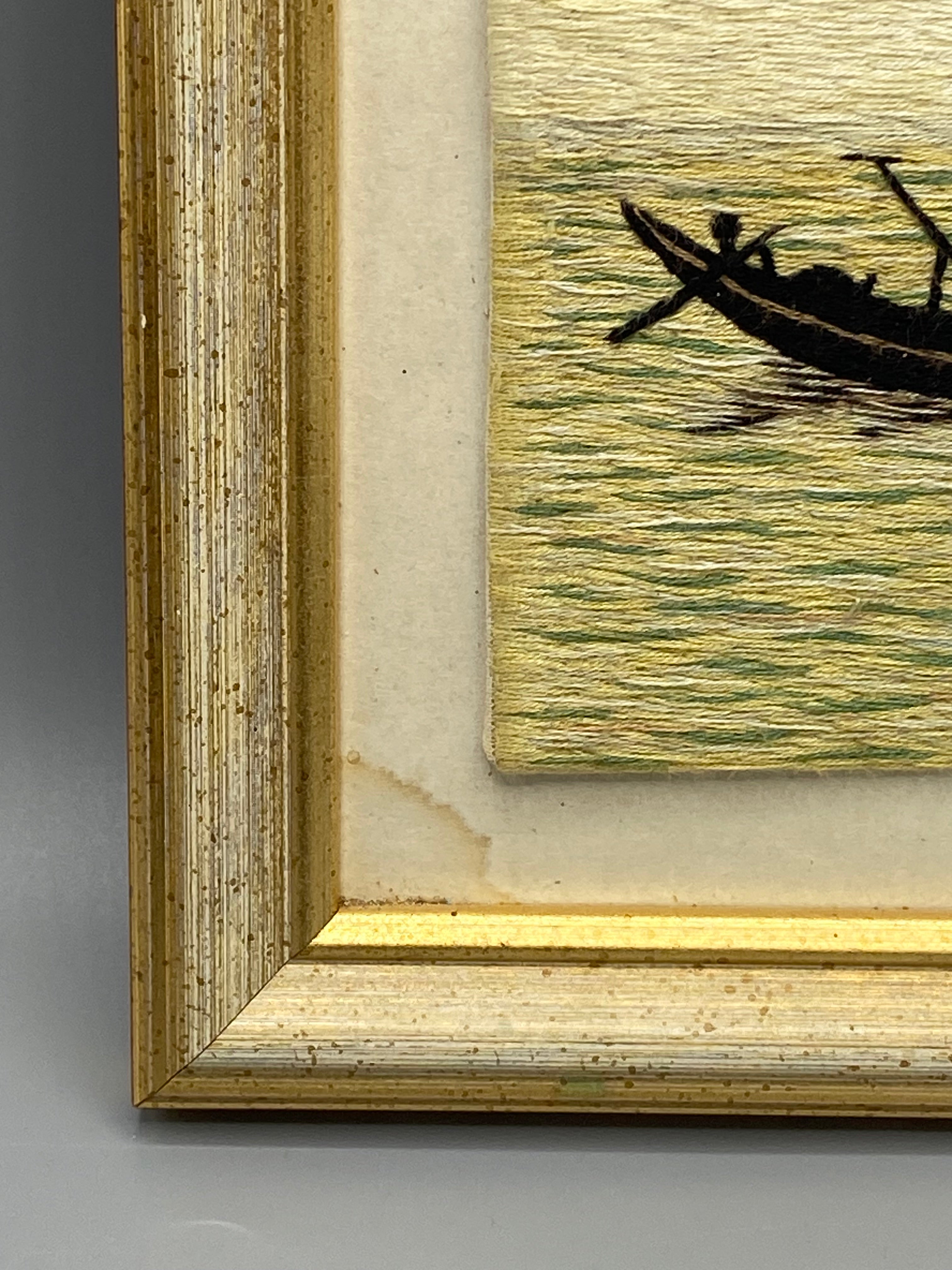 Broderie vietnamienne – mesure de la hauteur avec mètre, environ 20 cm