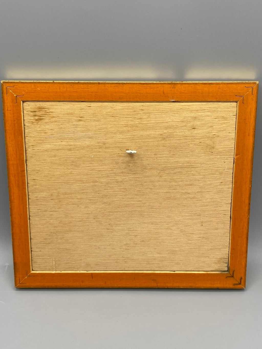 Broderie vietnamienne – mesure de la largeur avec mètre, environ 22 cm