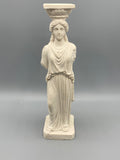 Cariatide Karyatis – vue de face, buste et chapiteau sculpté