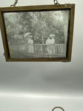 Photographie sur verre type ambrotype – intérieur d'église, nef en direction du chœur et vitraux, cadre laiton