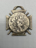 Avers de la médaille : Journée du Poilu 1915, scène de soldats à l'assaut, signée Bargas