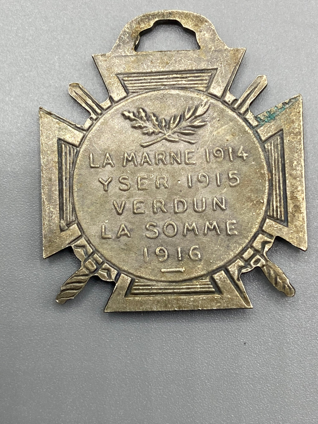 Revers : inscriptions La Marne 1914, Yser 1915, Verdun, La Somme 1916, branche de laurier