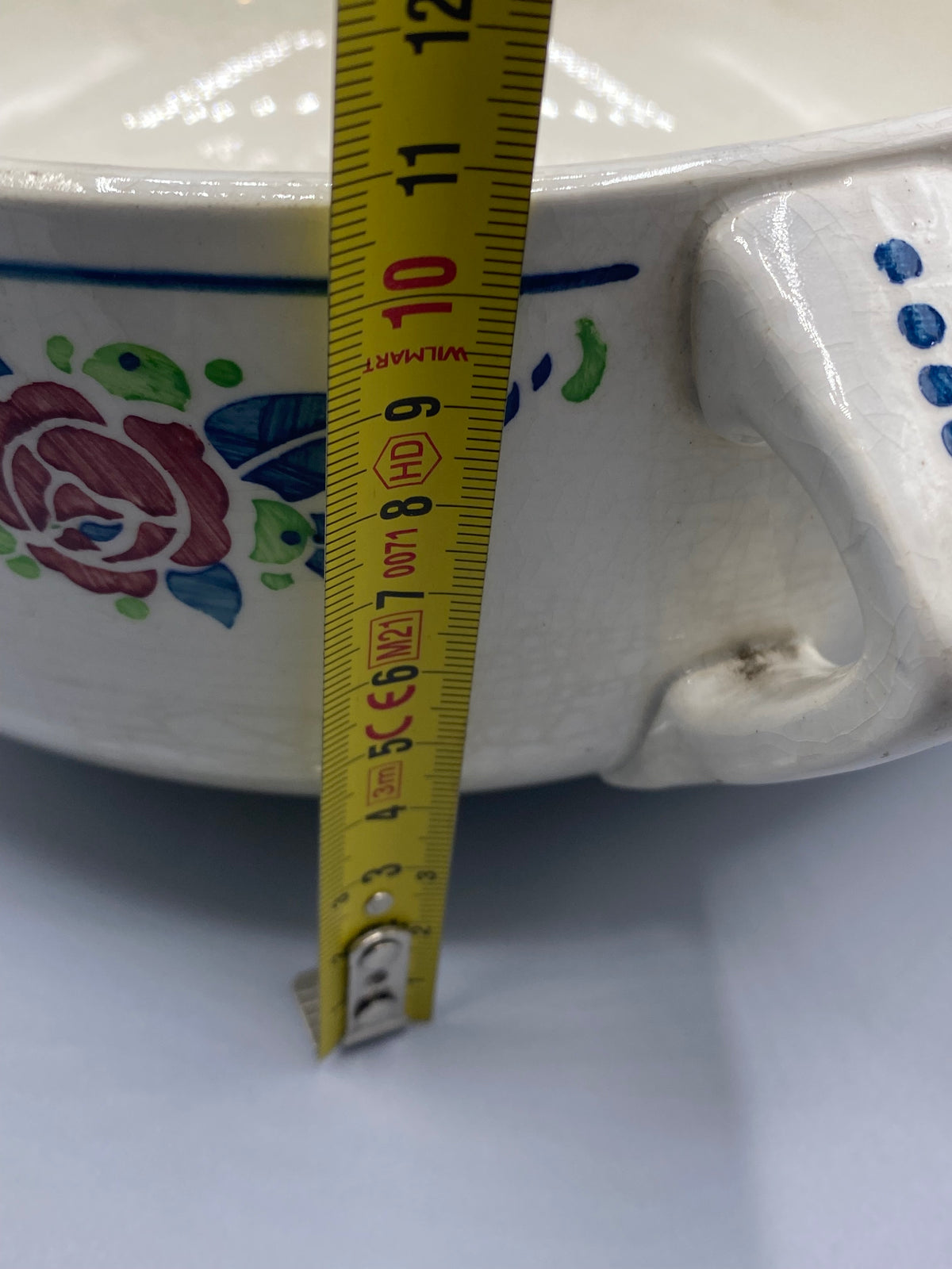 Mesure de la hauteur du légumier, environ 11 cm