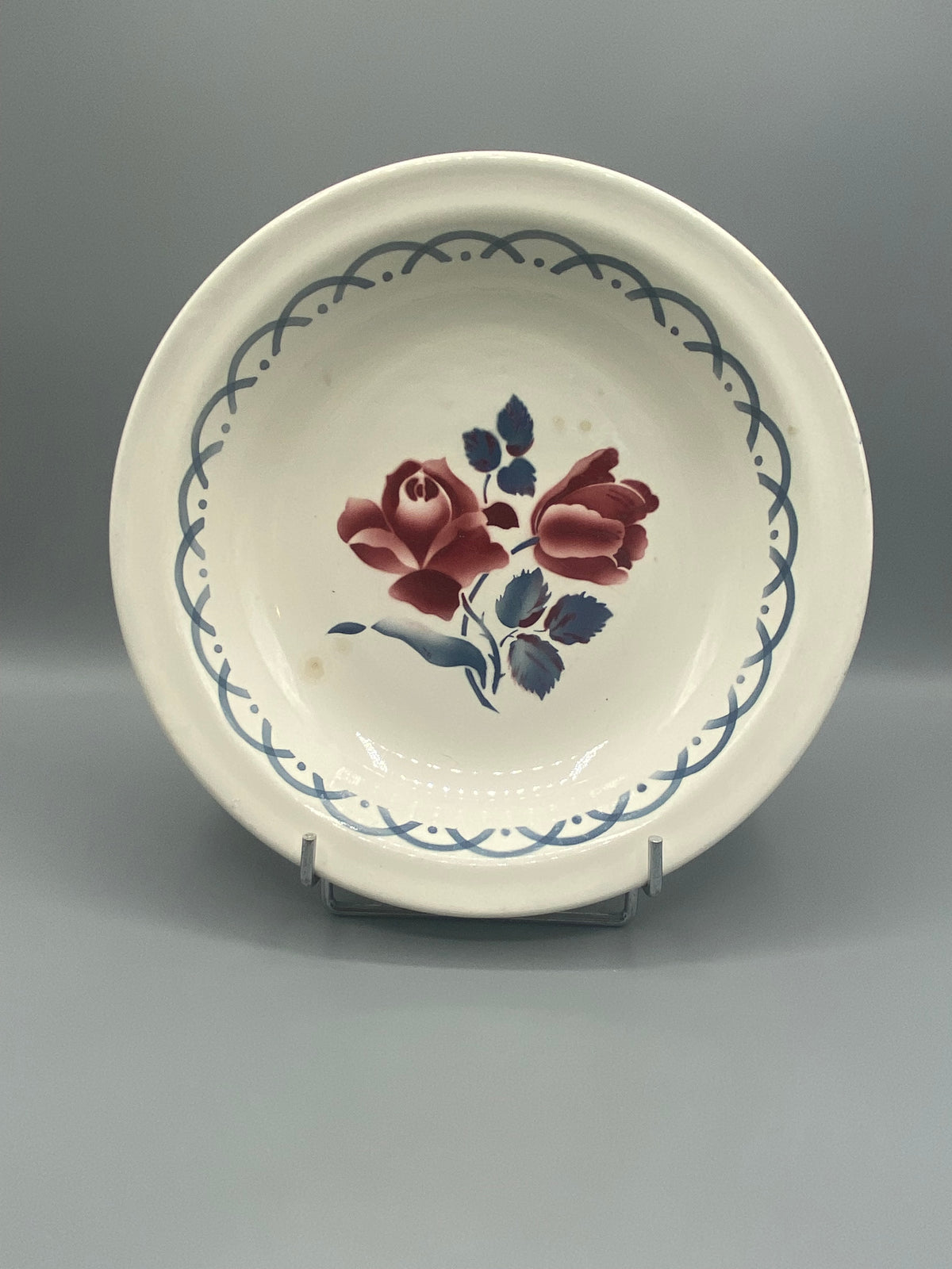 Plat creux ancien Digoin Sarreguemines modèle Cannes, décor de deux roses