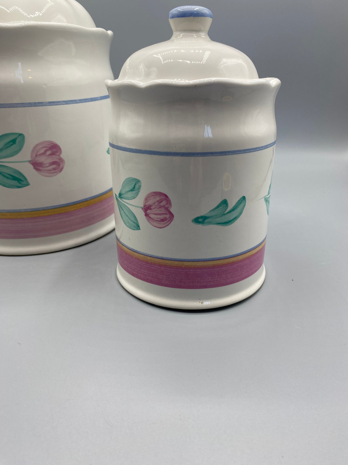 Mesure de la hauteur du grand pot à provisions, environ 16 cm sans couvercle