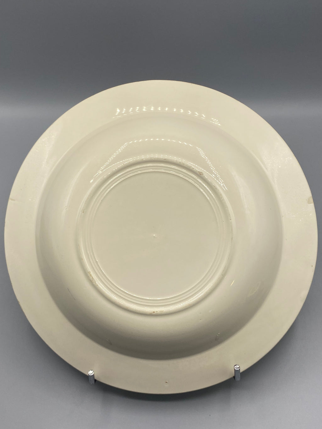 Plat creux ancien en faïence, mesure du diamètre d’environ 27 cm