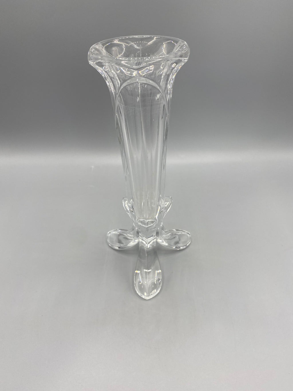 Vase Cristal d’Arques Bandol mesurant environ 22 cm de hauteur