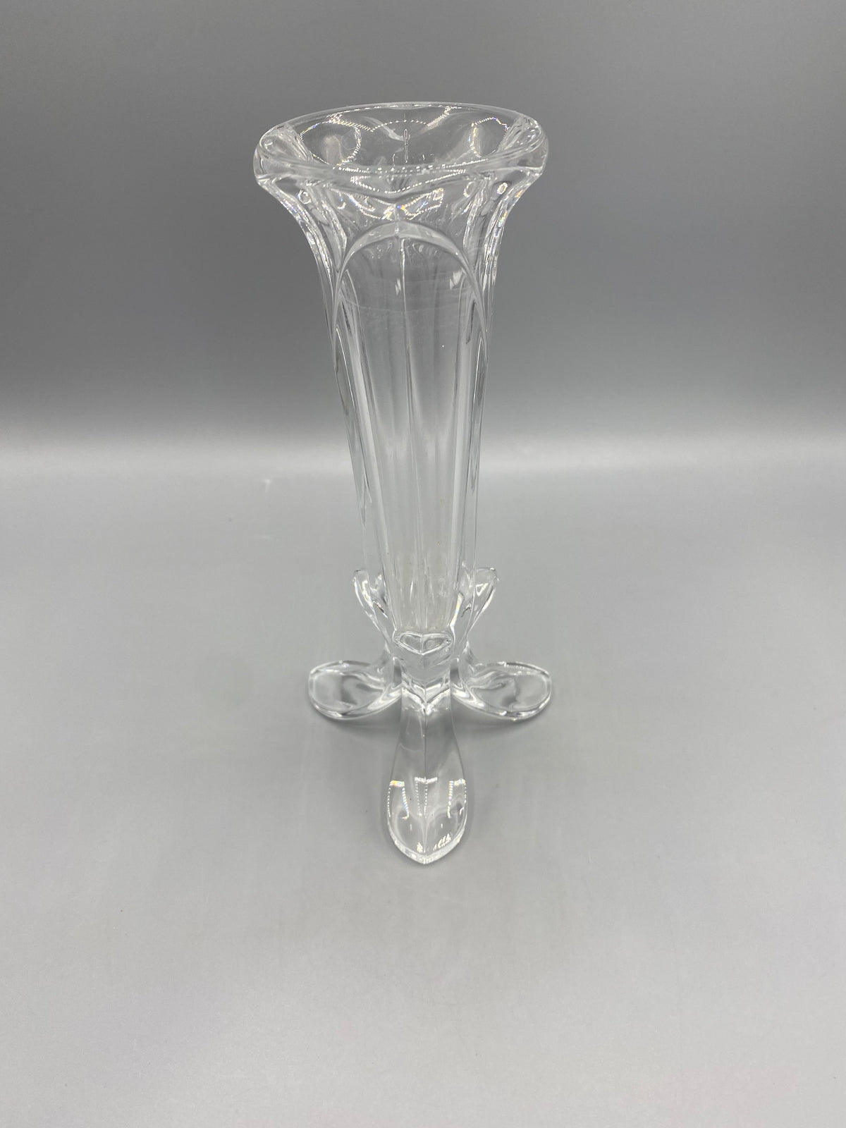 Vase Cristal d’Arques Bandol mesurant environ 22 cm de hauteur